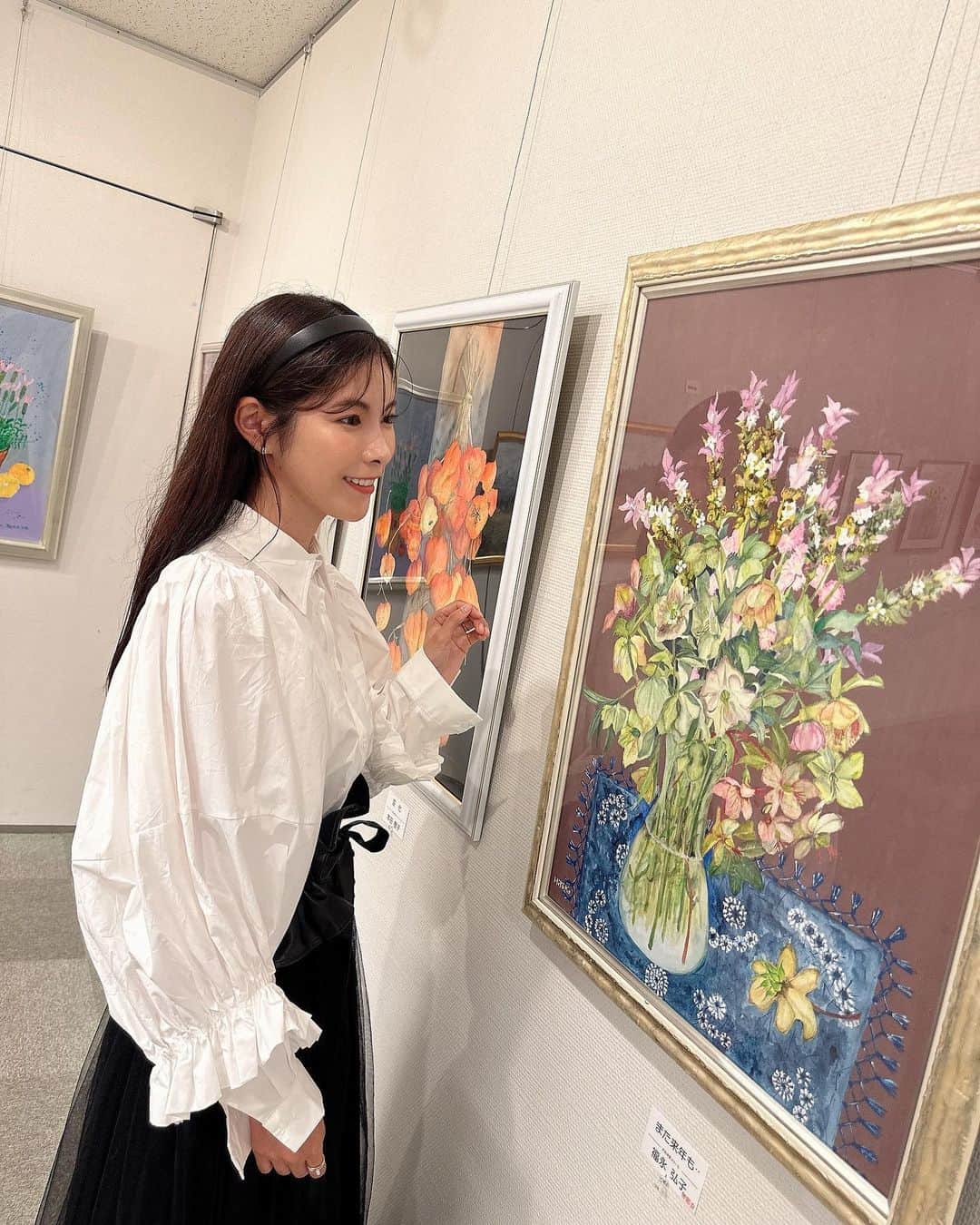Yuika Matsuさんのインスタグラム写真 - (Yuika MatsuInstagram)「#LIVEニュースレポ @jcom_sakai  中継シーンのムービーも少しあります…📽  　 JR堺市駅から直結で行ける 《堺府立文化館》で開催中の   "堺勤美展" 堺勤労者美術展 の取材に行ってきました🎨 　 今回が第58回目ということで 年々、出品数は増えてきているそうです！ 　　  堺勤美展では、館員様の作品は 必ず全て展示されるので 絵画といってもいろんな作画・作風の絵がたくさん展示されていました🖼 　 　 また、受賞数が多いのも この展覧会に参加される人数が多い理由の1つです。 　 →堺市長賞をはじめ、60もの部門で賞を受賞したするチャンスがあります✨ 　 　 なかなか自分の作品を展示し 色んな方に見てもらう機会のない方👀 賞を頂く機会のない方も 励みになって今後も頑張ろうと思えるそうです🫶 　 　 明日7/1(土)まで　 絵画を中心とした前期があり 7/5(水)〜7/8(土) 陶芸・写真が展示されるそうなので 　 みなさん是非遊びに行ってみてください♪  　  生放送で地域のリアルな情報を お届けする情報番組 @jcom_sakai  『LIVEニュース』(J:com地デジ11ch)の 中継リポートを担当中🌼 　 ぜひ応援してください〜🥹  \ 次回は7月12日(水曜日)14時〜出演です🎤 / 　 ▷ @jcom_sakai ◁ をフォローすると私達リポーターと キャスターの方々のオフショットや 地域情報が最新で見れちゃうよ！ 　 フォローしてね♡ ~~ ~~~ ~~~ ~~~ ~~~ 　 　 放送見逃したっ！しまった！っという方や、 エリア外で見れないー！という方は 『ど・ろーかる』というアプリでいつでも 視聴可能です👀 ぜひダウンロードして見てほしい🥹💓 　 　  📲 番組は見逃しても視聴できます！ →1日3回の再放送有 →地域情報アプリ『ど・ろーかる』でLIVE配信 　  📺 番組詳細 ◆放送時間 毎週月～金曜日放送 生放送：14:00〜 再放送：17:00～／20:30～／22:30～ ※放送スケジュール・内容は予告なく 変更となる場合があります ※最新の放送日程については、 電子番組表(EPG)でご確認ください 　 　 番組ウェブサイトは『LIVEニュース JCOM』で 検索してポータルサイトにアクセス 『各エリア放送情報』の『堺／南大阪／和泉・泉大津』ボタンをクリック❗️ 　  @jcom_sakai  #LIVEニュース#LIVEニュース堺 #LIVEニュース南大阪和泉泉大津 #リポーター#生放送#生中継 #テレビ#TV#堺#堺市」6月30日 19時28分 - yuika00802