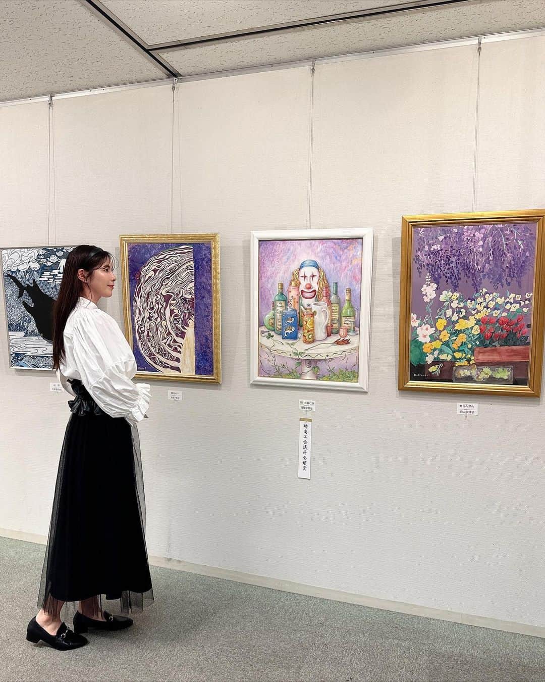 Yuika Matsuさんのインスタグラム写真 - (Yuika MatsuInstagram)「#LIVEニュースレポ @jcom_sakai  中継シーンのムービーも少しあります…📽  　 JR堺市駅から直結で行ける 《堺府立文化館》で開催中の   "堺勤美展" 堺勤労者美術展 の取材に行ってきました🎨 　 今回が第58回目ということで 年々、出品数は増えてきているそうです！ 　　  堺勤美展では、館員様の作品は 必ず全て展示されるので 絵画といってもいろんな作画・作風の絵がたくさん展示されていました🖼 　 　 また、受賞数が多いのも この展覧会に参加される人数が多い理由の1つです。 　 →堺市長賞をはじめ、60もの部門で賞を受賞したするチャンスがあります✨ 　 　 なかなか自分の作品を展示し 色んな方に見てもらう機会のない方👀 賞を頂く機会のない方も 励みになって今後も頑張ろうと思えるそうです🫶 　 　 明日7/1(土)まで　 絵画を中心とした前期があり 7/5(水)〜7/8(土) 陶芸・写真が展示されるそうなので 　 みなさん是非遊びに行ってみてください♪  　  生放送で地域のリアルな情報を お届けする情報番組 @jcom_sakai  『LIVEニュース』(J:com地デジ11ch)の 中継リポートを担当中🌼 　 ぜひ応援してください〜🥹  \ 次回は7月12日(水曜日)14時〜出演です🎤 / 　 ▷ @jcom_sakai ◁ をフォローすると私達リポーターと キャスターの方々のオフショットや 地域情報が最新で見れちゃうよ！ 　 フォローしてね♡ ~~ ~~~ ~~~ ~~~ ~~~ 　 　 放送見逃したっ！しまった！っという方や、 エリア外で見れないー！という方は 『ど・ろーかる』というアプリでいつでも 視聴可能です👀 ぜひダウンロードして見てほしい🥹💓 　 　  📲 番組は見逃しても視聴できます！ →1日3回の再放送有 →地域情報アプリ『ど・ろーかる』でLIVE配信 　  📺 番組詳細 ◆放送時間 毎週月～金曜日放送 生放送：14:00〜 再放送：17:00～／20:30～／22:30～ ※放送スケジュール・内容は予告なく 変更となる場合があります ※最新の放送日程については、 電子番組表(EPG)でご確認ください 　 　 番組ウェブサイトは『LIVEニュース JCOM』で 検索してポータルサイトにアクセス 『各エリア放送情報』の『堺／南大阪／和泉・泉大津』ボタンをクリック❗️ 　  @jcom_sakai  #LIVEニュース#LIVEニュース堺 #LIVEニュース南大阪和泉泉大津 #リポーター#生放送#生中継 #テレビ#TV#堺#堺市」6月30日 19時28分 - yuika00802