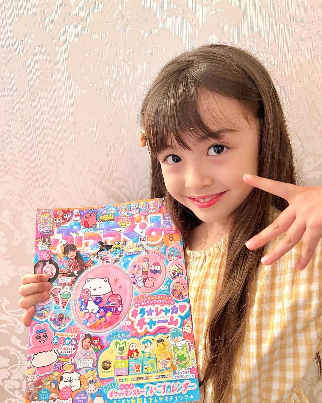 のインスタグラム：「𓆸  ［ぷっちぐみ　2023 8月号］  6/30本日発売  今年はお祭りや花火大会が楽しみですね𖦊ັ 今月号はおしゃれ浴衣コーデが載ってます〜  メアリーが大好きなサーティワンアイスクリームとすみっこぐらしのキラシャカチャームが付録です☺️  是非チェックしてみてください🤍  #ぷっちぐみ #ぷっちモデル #雑誌 #新ぷっちモデル2023  #すみっコぐらし #サーティワンアイスクリーム #めっちゃん」