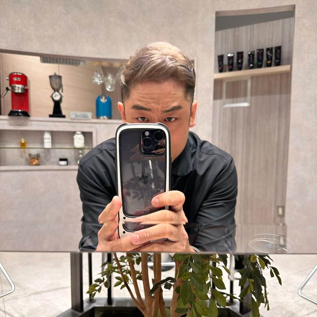 MAX鈴木のインスタグラム：「ニューヘアー‼️  いつもありがとうございます♪  #フレンテ笹塚 #パワースポット」