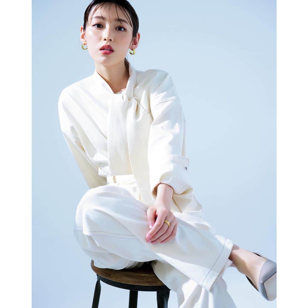 白石聖のインスタグラム：「#CLASSY 発売中です！是非ご覧ください🤍」