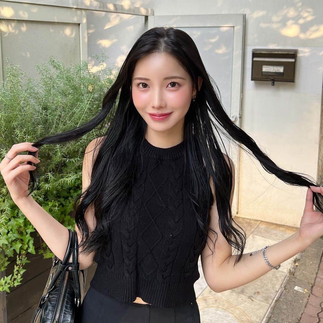 えみ姉のインスタグラム：「ㅤ 前髪伸ばしたいけど 短いのがいい日もあるけん今日また切ったし 無理だからアレンジでがんばる〜〜 ㅤ 夏はおでこかちあげときたい〜ベタベタなるもん〜 ㅤ」