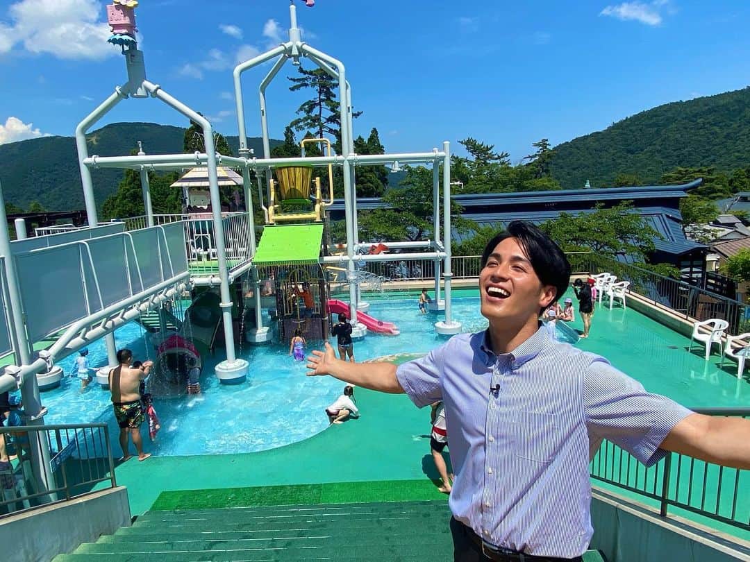武隈光希のインスタグラム：「. 全国旅行支援延長で期待感アップ⤴︎ . . . 箱根で温泉やプールが楽しめるユネッサンにお邪魔してきました！  神奈川では全国旅行支援が8月いっぱいまで延長し、夏休みも対象期間に入ったことで施設側の期待感が高まっているそうです！  この日は平日にも関わらず家族連れなどのお客様で賑わっていました。多い時には1日で3000人ほどが利用するようですよ！  立っているだけで汗をかくような暑さで、屋外プールやウォータースライダーで遊ぶ子供たちが本当に羨ましかったです😭  #箱根 #箱根湯本 #箱根温泉 #ユネッサン #ユネッサン小涌園 #アナウンサー #テレビ朝日 #テレビ朝日アナウンサー」