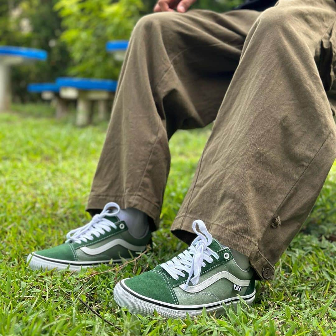 Vans Philippinesさんのインスタグラム写真 - (Vans PhilippinesInstagram)「Living the lush life. 🌱 @sebbyhernandez_ vibes with nature in some Skate Old Skools. 🍃🏁」6月30日 20時00分 - vansphilippines