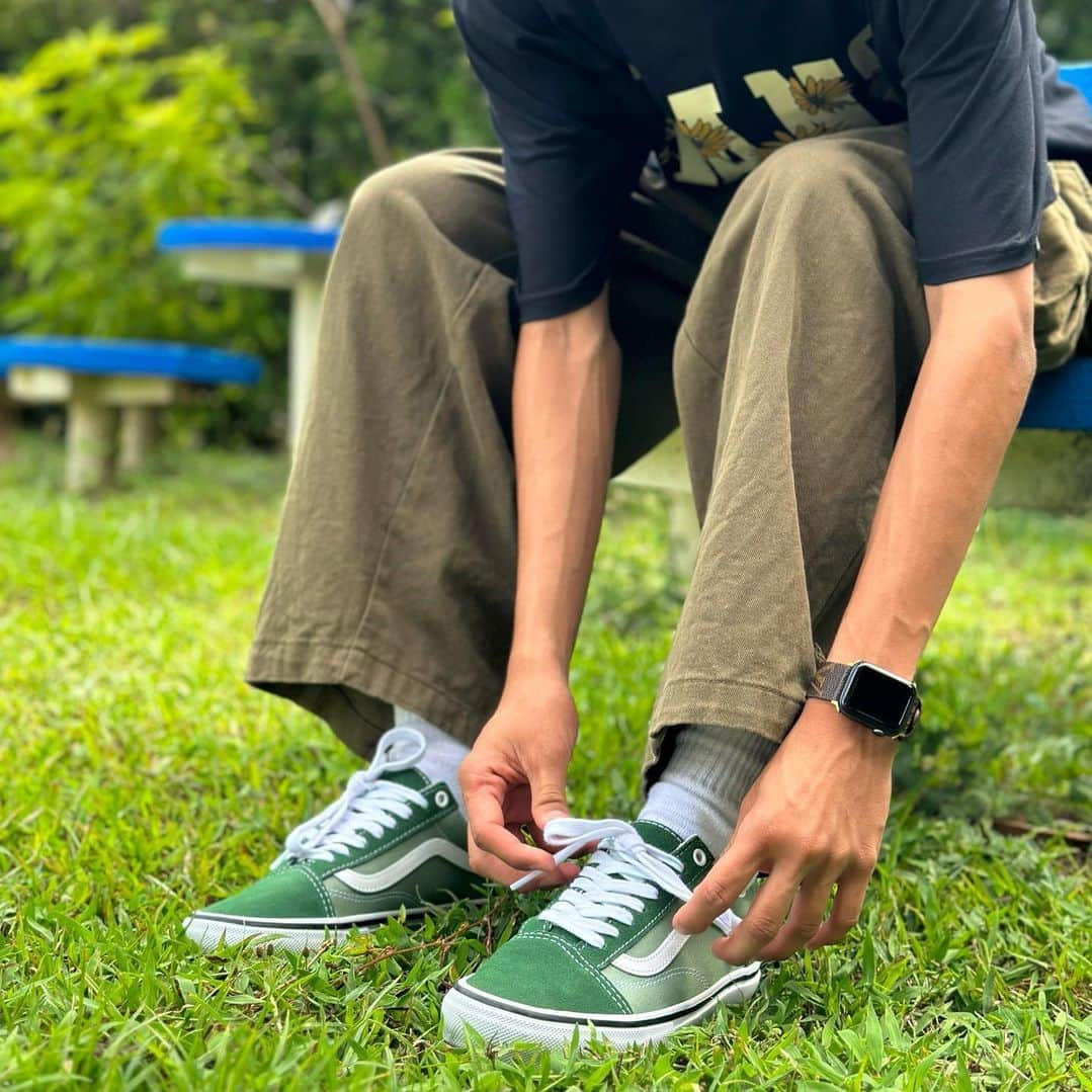 Vans Philippinesさんのインスタグラム写真 - (Vans PhilippinesInstagram)「Living the lush life. 🌱 @sebbyhernandez_ vibes with nature in some Skate Old Skools. 🍃🏁」6月30日 20時00分 - vansphilippines