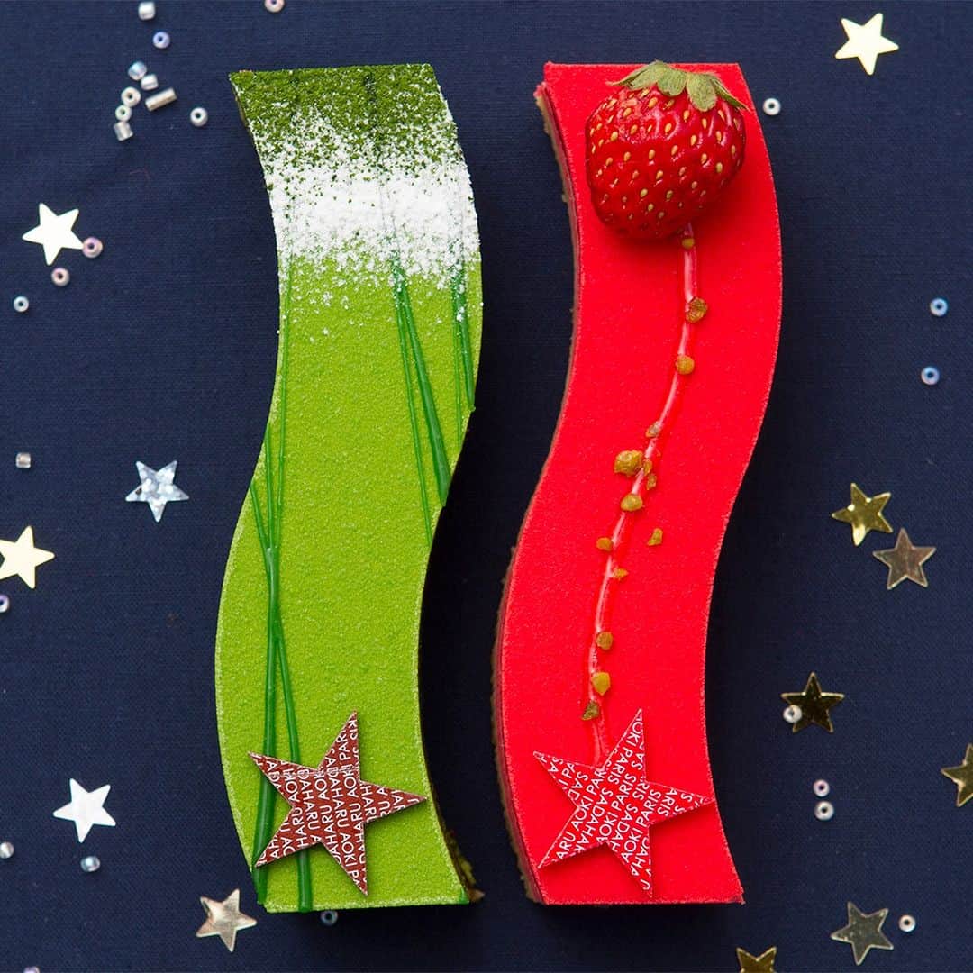 pâtisserie Sadaharu AOKI parisのインスタグラム：「七夕までの限定ケーキ🎋  人気のケーキ「バンブー」と「サヤ」の『TANABATA』仕様が今年も登場です。 天の川をイメージし、やわらかな流線形で仕立てた美しいフォルムが印象的です。  抹茶のバタークリームとガナッシュを重ね、キルシュを効かせた大人の味わいの「バンブー」。 イチゴの酸味とピスタチオのコクが広がる、まろやかでやさしい美味しさの「サヤ」。 どちらも七夕までの期間限定販売です。  ロマンチックな七夕に彩りを添える華やかなケーキたちをぜひお楽しみください。  ＿＿＿＿＿＿＿＿＿＿＿＿＿＿＿＿＿＿  【販売店舗】 サダハルアオキ全店舗（木更津店・オンラインショップは除く）  【販売期間】 7月1日（土）～7月7日（金）  ＿＿＿＿＿＿＿＿＿＿＿＿＿＿＿＿＿＿ ※横浜髙島屋店・JR名古屋タカシマヤ店は一部のケーキの仕様が異なります」