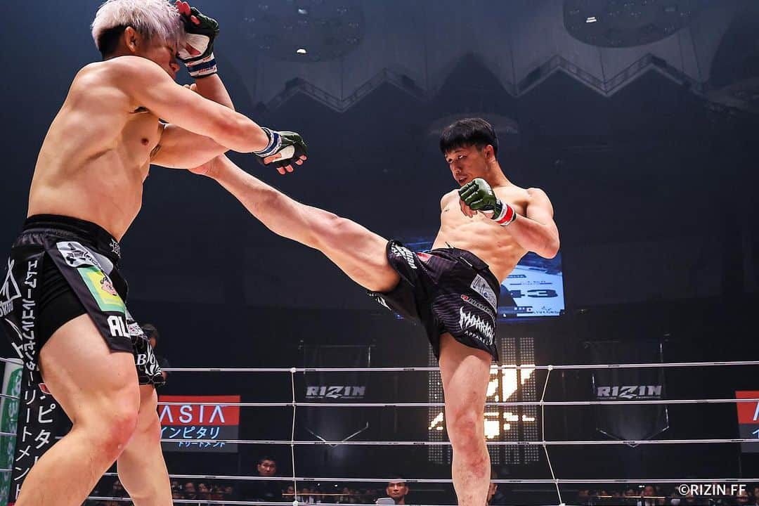 RIZIN FF OFFICIALのグルメインスタ