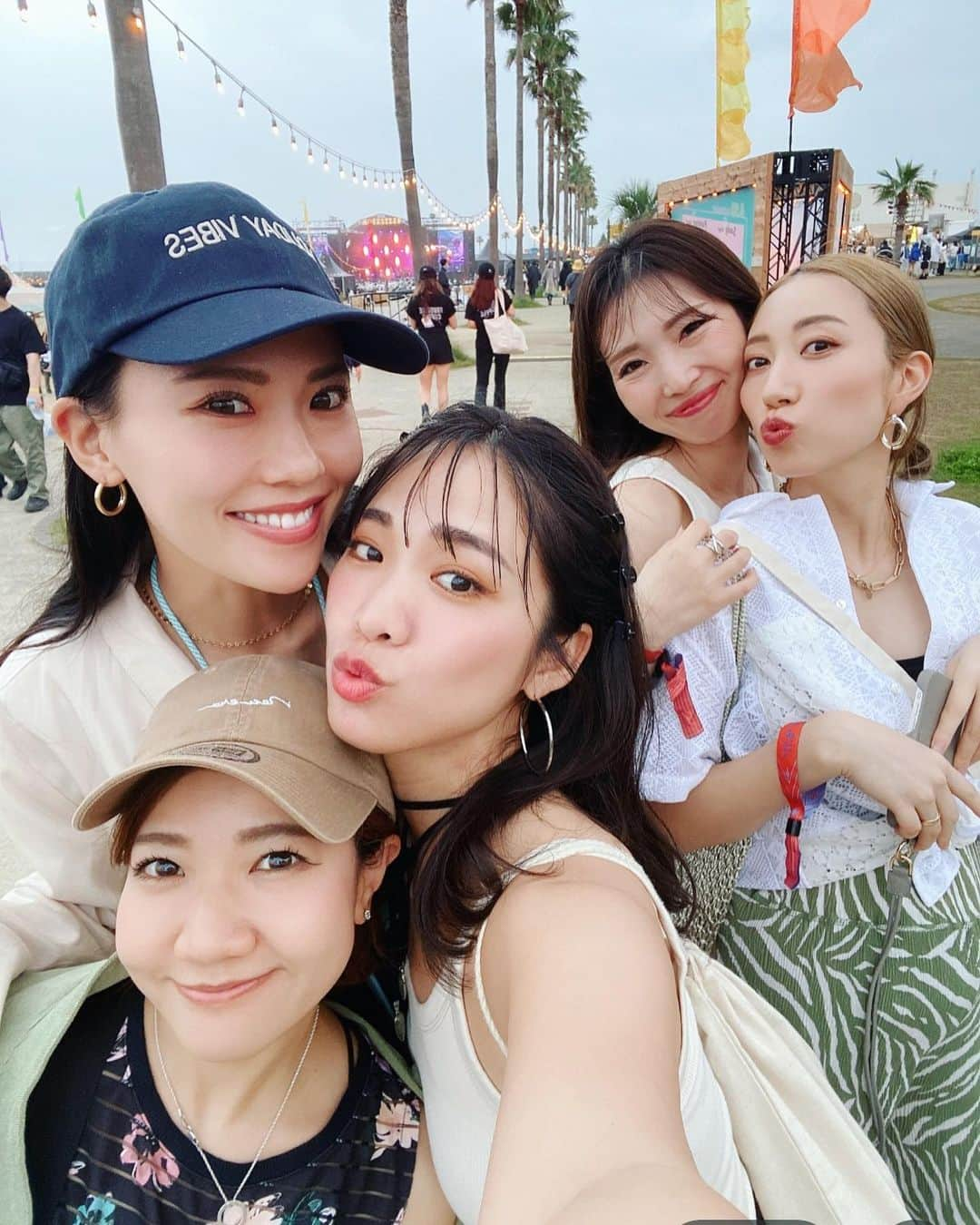 藤森マリナさんのインスタグラム写真 - (藤森マリナInstagram)「Greenroom Beach🌴🫧🎶  ㅤㅤ  大好きな親友たちとまさに ＬＯＶＥ＆ＰＥＡＣＥ✌🏻🩷  ㅤㅤ  ㅤㅤ#greenroomfestival#greenroombeach#sennanlongpark#beachfestival#osaka#グリーンルーム#夏フェス #ハワイアナス#ビーチサンダル#designedforafreelife#havaianas#ビーサンコーデ」6月30日 20時01分 - maaarina0806