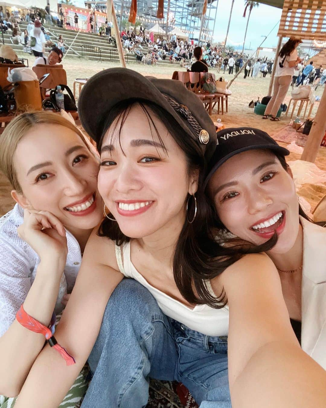 藤森マリナさんのインスタグラム写真 - (藤森マリナInstagram)「Greenroom Beach🌴🫧🎶  ㅤㅤ  大好きな親友たちとまさに ＬＯＶＥ＆ＰＥＡＣＥ✌🏻🩷  ㅤㅤ  ㅤㅤ#greenroomfestival#greenroombeach#sennanlongpark#beachfestival#osaka#グリーンルーム#夏フェス #ハワイアナス#ビーチサンダル#designedforafreelife#havaianas#ビーサンコーデ」6月30日 20時01分 - maaarina0806