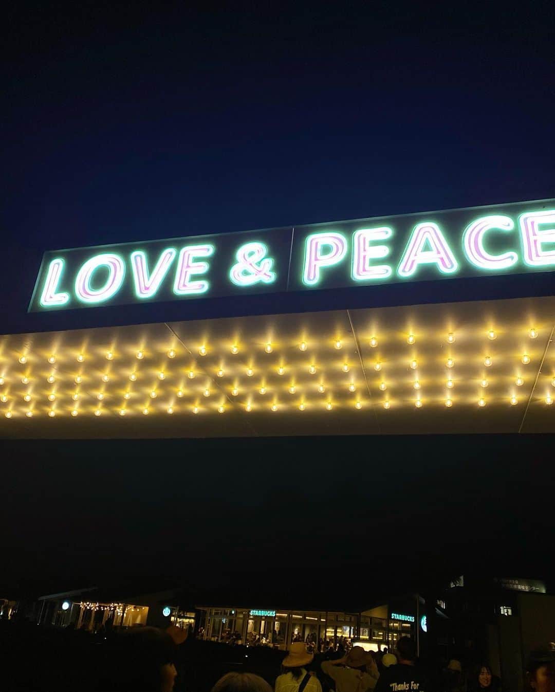 藤森マリナさんのインスタグラム写真 - (藤森マリナInstagram)「Greenroom Beach🌴🫧🎶  ㅤㅤ  大好きな親友たちとまさに ＬＯＶＥ＆ＰＥＡＣＥ✌🏻🩷  ㅤㅤ  ㅤㅤ#greenroomfestival#greenroombeach#sennanlongpark#beachfestival#osaka#グリーンルーム#夏フェス #ハワイアナス#ビーチサンダル#designedforafreelife#havaianas#ビーサンコーデ」6月30日 20時01分 - maaarina0806