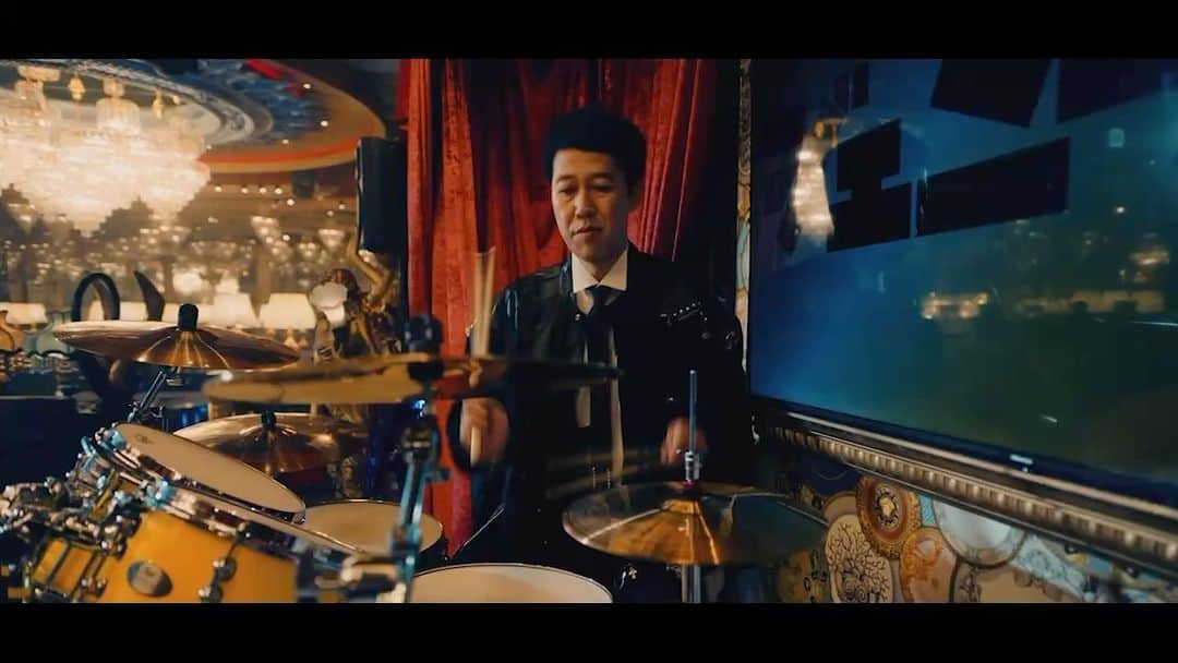 川谷絵音のインスタグラム：「ジェニーハイ  新曲  「クラシックハイ」  MV公開しました！！めちゃくちゃ良い演奏ビデオです🔥」