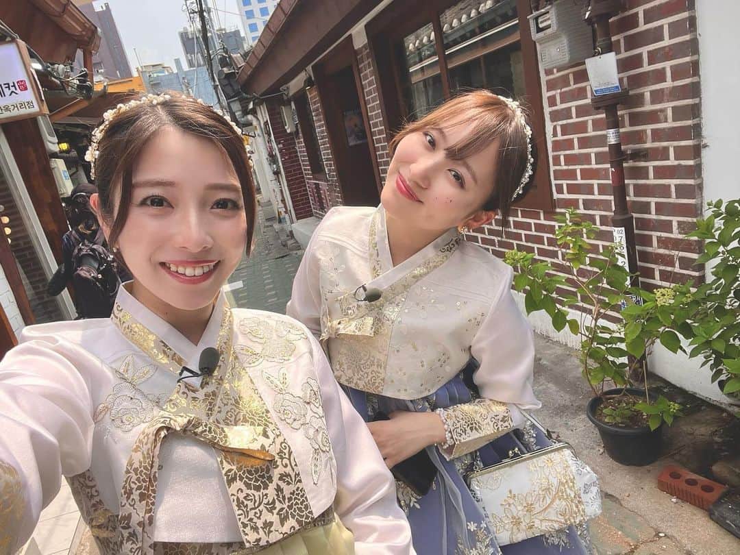 のインスタグラム：「くるみちゃんと韓国へ✈️ チマチョゴリ着ました😊 明日のおは土ご覧ください☺️✨  #おは土 #おはよう朝日土曜日です #ABCテレビ #韓国 #ソウル #チマチョゴリ #クルミ韓服 #堀くるみ ちゃん #なないろリサーチ #土日どーする？」