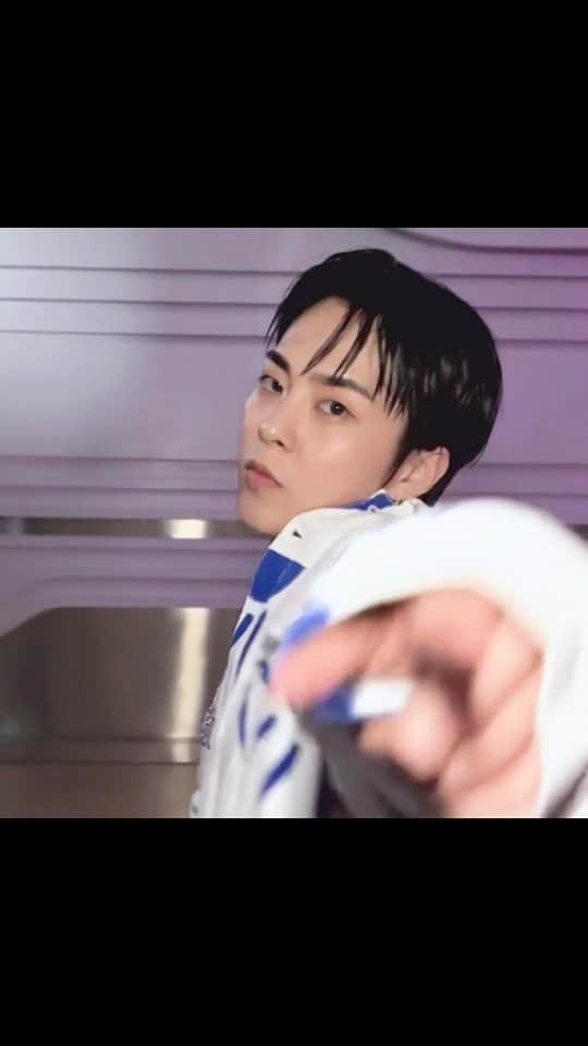 のインスタグラム：「hear me out 🗣️  #EXO #엑소 #weareoneEXO #수호 #시우민 #첸 #세훈 #SUHO #XIUMIN #CHEN #SEHUN @kimjuncotton @e_xiu_o @oohsehun #EXIST #EXO_EXIST #HearMeOut #EXO_HearMeOut」