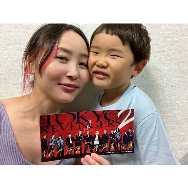 NON-Pさんのインスタグラム写真 - (NON-PInstagram)「初日行ってGETしたよ❤️‍🔥  初日ってだいたい金曜だから、TRの後そのまま行けるとゆう幸せ🥰  感想を書くと永遠に終わらないので、一言で…  「最高です」  リピするなー、これリピしちゃうなー、  何回観ても興奮するし、泣いちゃうなー、  #東京リベンジャーズ #東京リベンジャーズ2 #母はマイキーおし息子はパーちんと三谷おし  @revengers_movie  ありがとう🙏🥹❤️‍🔥」6月30日 20時17分 - nonp_mam