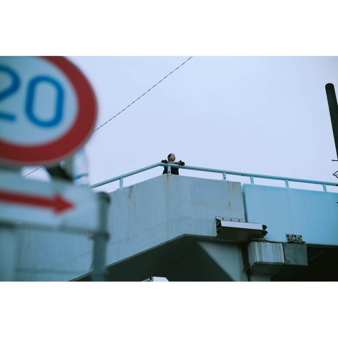 大坪あきほさんのインスタグラム写真 - (大坪あきほInstagram)「今日で6月も終わり☔️ 東京の梅雨明けももうすぐですね🌂✨  #ootd #portrait #photography #ポートレート #写真」6月30日 20時16分 - akiho_otsubo