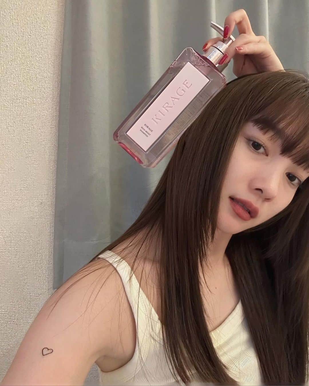 新野尾七奈のインスタグラム：「梅雨だね☂️  梅雨もKIRAGEで湿気でひろがりやうねりを防ぐ。 髪質改善をして 自分の気分もあげていこう🌈  @kirage_official #KIRAGE #KIRAGEアンバサダー #キラージュ #gifted」