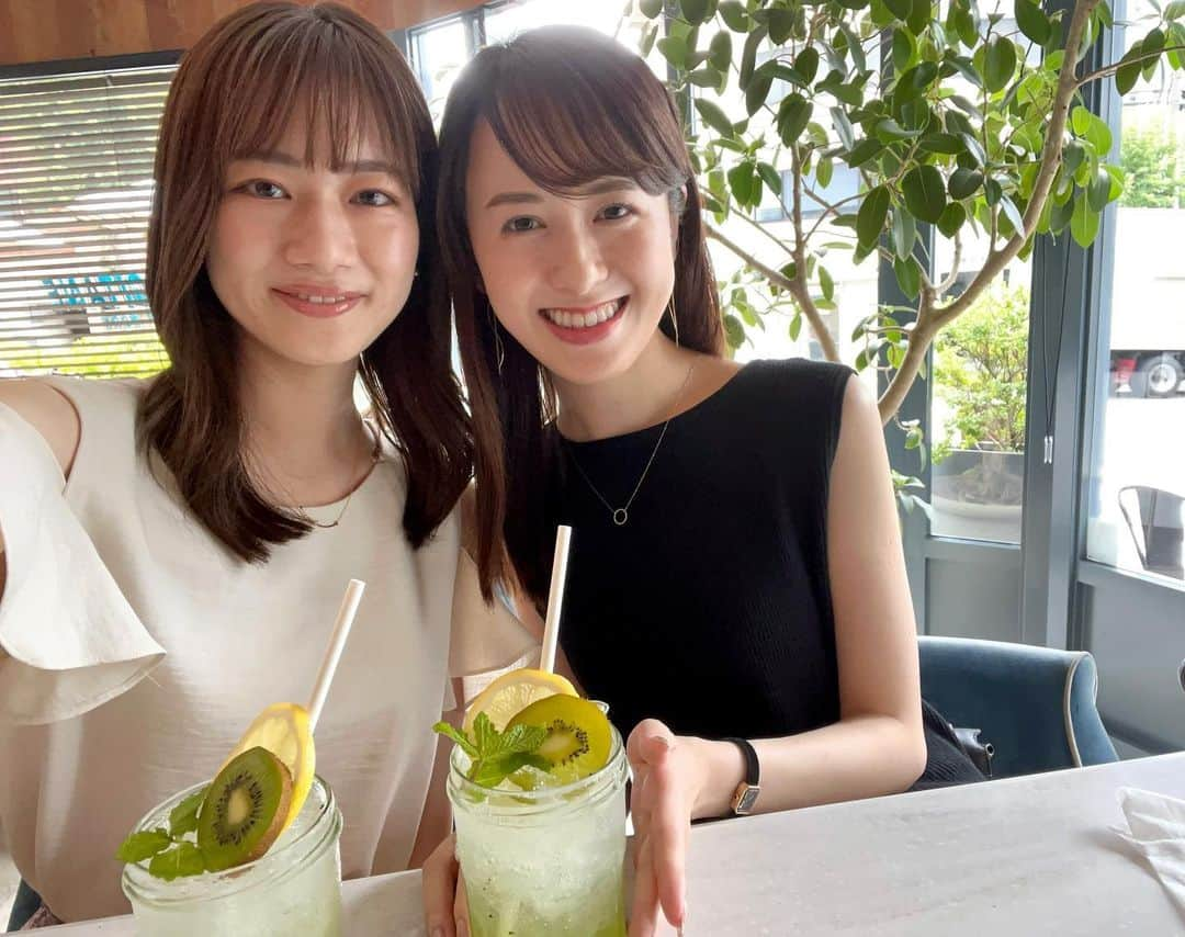 釜井美由紀さんのインスタグラム写真 - (釜井美由紀Instagram)「先日、田中ちゃんと立ち寄ったカフェ @gitanenytokyo ⁡ 蒸し暑い日が続いているので、さっぱりしたものが飲みたくなります🥝🍹♡ ⁡ 今年は夏バテせず過ごしたいな…🫠 皆さんの夏バテ対策教えてください☀️ ⁡ #cafegitane #キウイレモネード #カフェ #東京カフェ #テラスカフェ #恵比寿カフェ #恵比寿ランチ #田中沙朋 アナ #アナウンサー #フリーアナウンサー」6月30日 20時11分 - miyuki.kamai