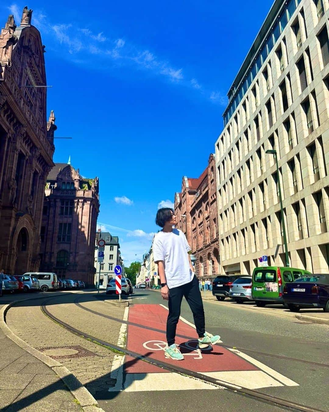 RAM RIDERさんのインスタグラム写真 - (RAM RIDERInstagram)「Ich bin früh aufgestanden und habe zum ersten Mal seit Langem wieder einen Spaziergang durch die Düsseldorfer Innenstadt gemacht.  Eine Stadt, die ich wirklich liebe.  Ich möchte hier leben.  Das Wetter war gut.   Letzte Show heute um 18:30 Uhr auf der Dokomi-Hauptbühne.  Ich werde gleich an der Eröffnungsfeier teilnehmen.  #RAMRIDER #KARIN #Düsseldorf  Auftritt: FR, 18:30 (Black Stage) Signierstunde: SA, 16:00 (Halle 3, Tisch 1) SO, 12:00 (Halle 3, Tisch 1) #dokomi #dokomi2023」6月30日 20時13分 - ramrider