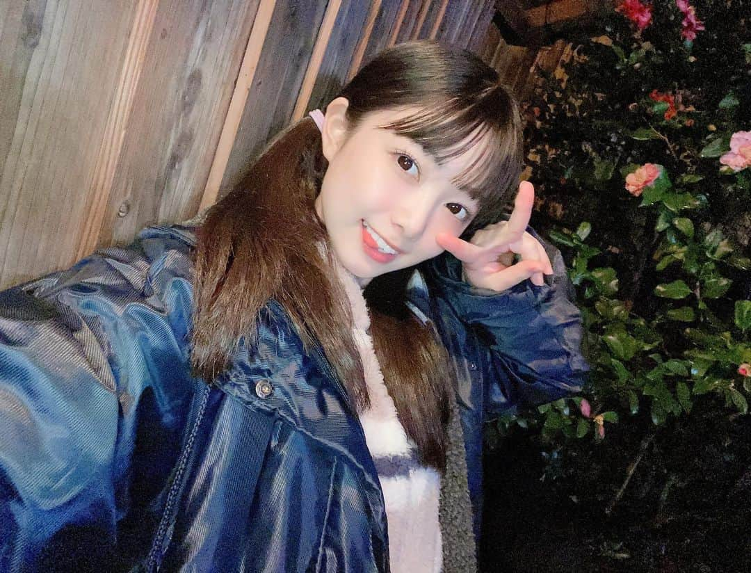  小浜桃奈さんのインスタグラム写真 - ( 小浜桃奈Instagram)「🎬 映画〔札束と温泉〕 本日6月30日公開しました🌺✨  そして明日は舞台挨拶です！ 皆さんにお会いできるのを楽しみにしています‎🤍  私の初映画！！沢山の方に見て頂けますように♨️」6月30日 20時19分 - momona_kohama