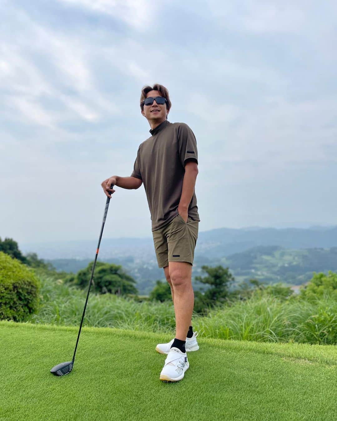 福西崇史さんのインスタグラム写真 - (福西崇史Instagram)「. 先日のgolf⛳️ . もう短パンじゃないとヤバい暑さ…🥵 . 鹿も応援してくれた🤣w . #fourteen #フォーティーン #golf #oakley #福西崇史 #ホールインワン目撃 #鹿 #自然 #ポートレートおじさん」6月30日 20時23分 - takashi_fukunishi