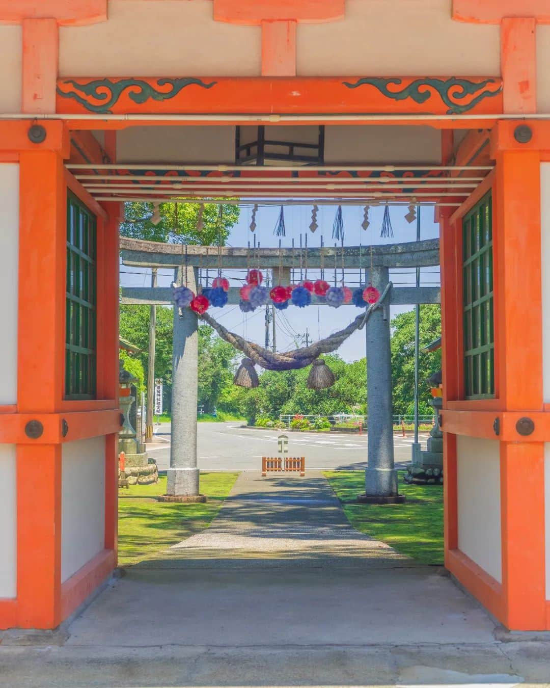 鹿児島よかもん再発見のインスタグラム：「指宿市の指宿神社へ(^-^)/  長いこと仕事でお世話になった指宿♨️  少し離れることになりまして、その御報告を御詣りさせて頂きました⛩️  #鹿児島 #鹿児島観光 #指宿 #指宿市観光 #指宿神社 #神社 #鹿児島の風景 #kagoshima #kagoshimaphoto #kagoshimaphotograph」