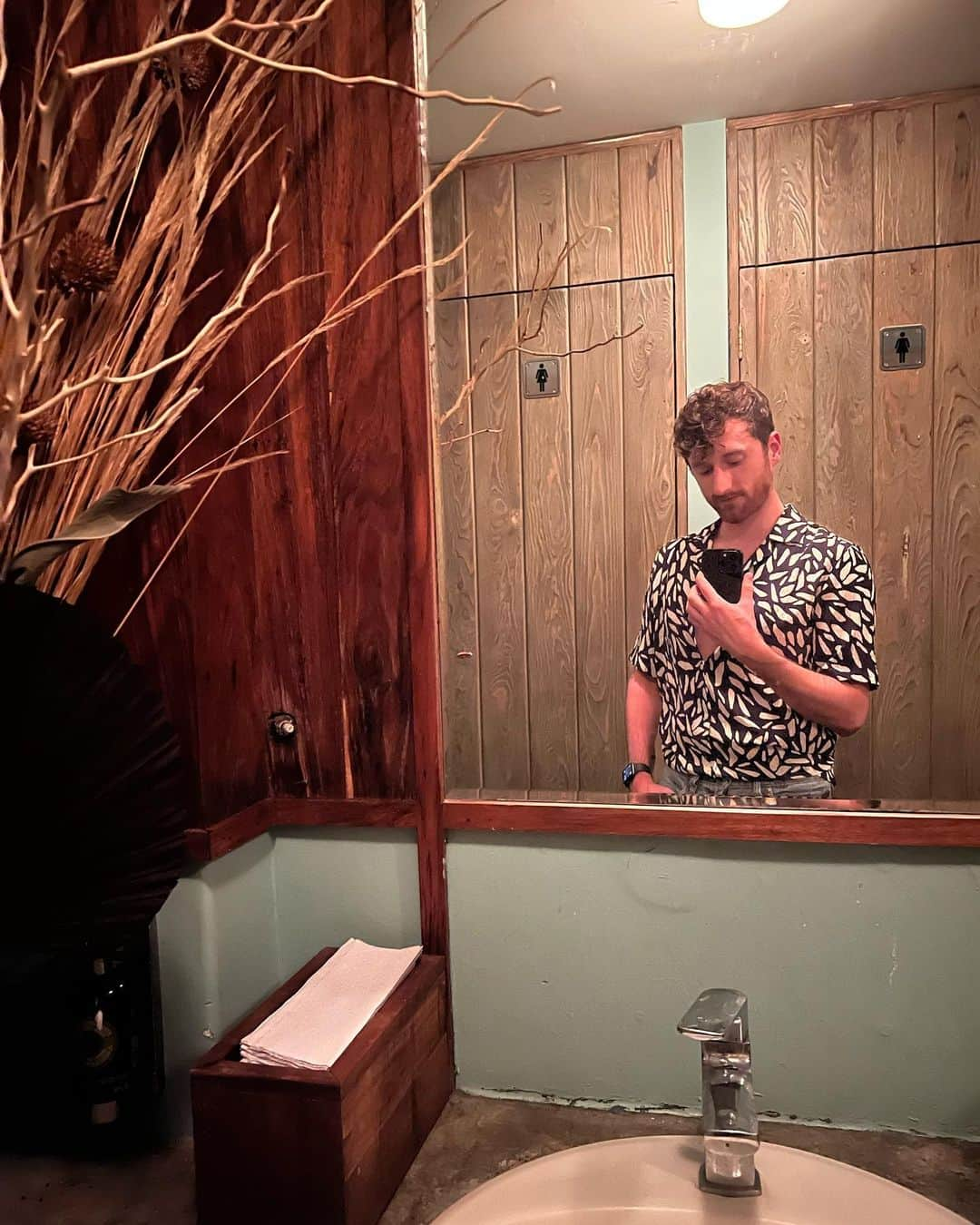 アレックス・ガメリンさんのインスタグラム写真 - (アレックス・ガメリンInstagram)「A year in bathroom selfies pt. 3 vol. 1」6月30日 20時34分 - instagamelin