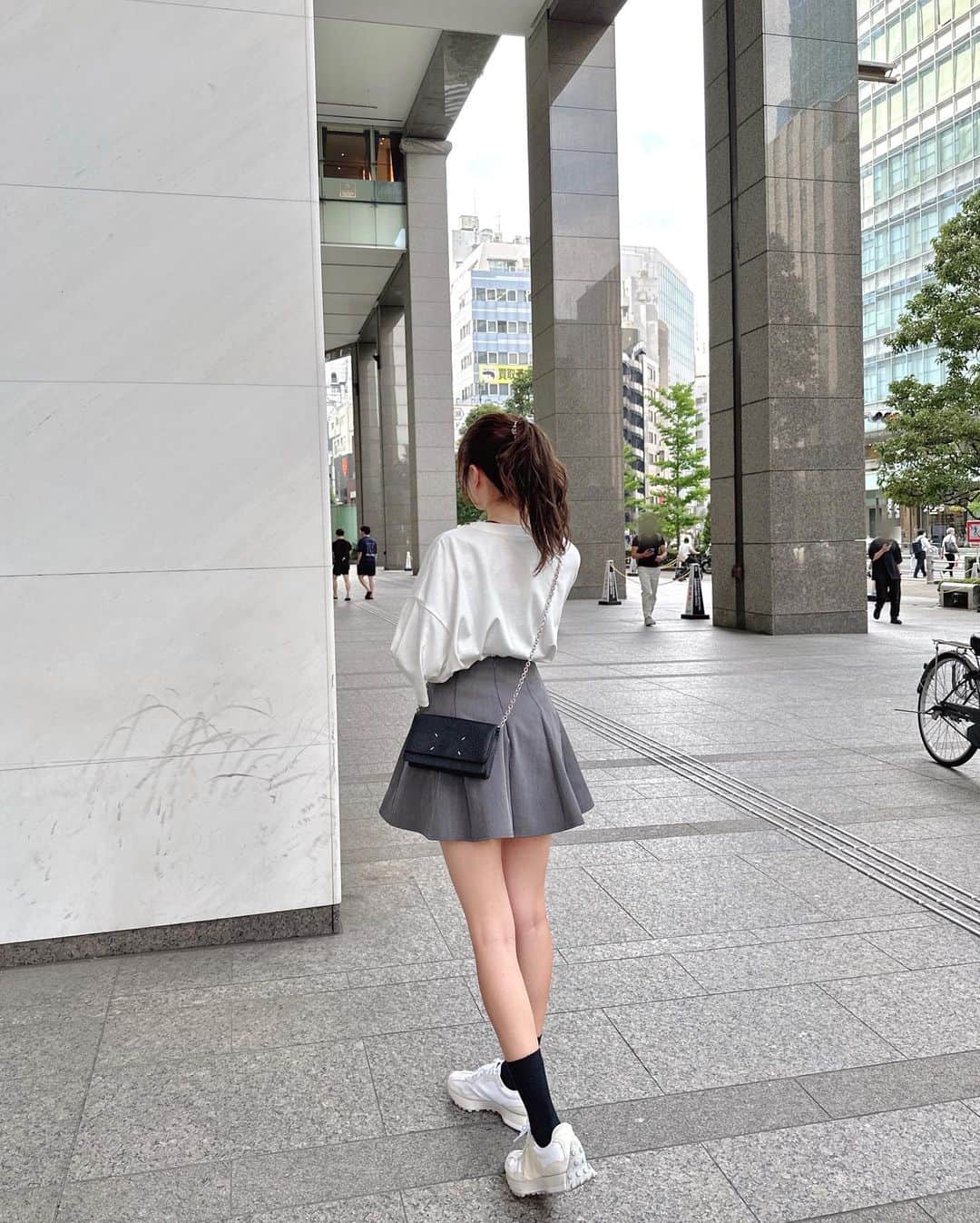 natsumiさんのインスタグラム写真 - (natsumiInstagram)「夏はやっぱりTシャツ👊🏻 ˎˊ˗ ㅤㅤㅤㅤㅤㅤㅤㅤㅤㅤㅤㅤㅤ @roin_official の男女兼用のTシャツは ビックTになっているので 女の子はワンピース風にも着てもらえるしスカートに インしてもアウトしても かわいいのが魅力〜♩ ㅤㅤㅤㅤㅤㅤㅤㅤㅤㅤㅤㅤㅤㅤㅤㅤㅤㅤㅤㅤㅤㅤㅤㅤㅤㅤ ロゴはあえて後ろにしてるから さりげない感じもすき♡ ㅤㅤㅤㅤㅤㅤㅤㅤㅤㅤㅤㅤㅤ カップルさんでもぜひペアルックでも👧🏻👦🏻⸝⋆ ㅤㅤㅤㅤㅤㅤㅤㅤㅤㅤㅤㅤㅤ ㅤㅤㅤㅤㅤㅤㅤㅤㅤㅤㅤㅤㅤ ㅤㅤㅤㅤㅤㅤㅤㅤㅤㅤㅤㅤㅤ #ootd #code #roin #ロワン #tシャツコーデ #ユニセックス #ユニセックスコーデ #メンズライク #男女兼用 #grl購入品 #グレイル」6月30日 20時27分 - iskw_ntm