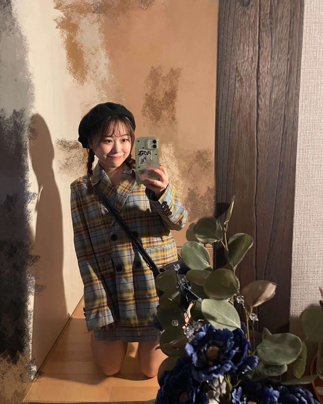 島崎友莉亜のインスタグラム：「チェック大好き🦊🧶 季節外れのジャケット買っちゃった！いつ着れるかな〜♡  #テーラードジャケット #自撮り #セルフィー #selfie #アイドル #idol #japaneseidol #アプガ2」