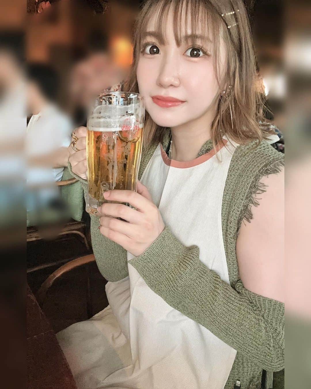 のインスタグラム：「. ほとんどビール飲んでる写真しかない😵 . #シティーグループ #ニュークラ #ベルベ #鈴鐘 #クラブベルべ #クラブ鈴鐘 #ホステス #キャバ嬢 #すすきのキャバクラ #すすきのホステス #ショートカット女子 #酒好き」