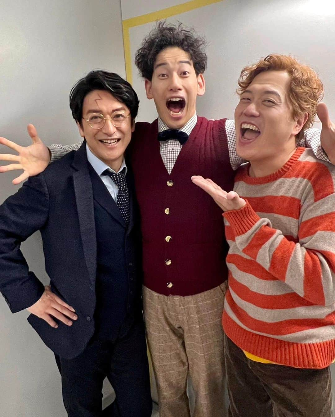 吉田健悟さんのインスタグラム写真 - (吉田健悟Instagram)「舞台 「ハリーポッターと呪いの子」 本日を以て卒業しました。 　 本当のプロが集った舞台でした。 どんなシーンでも全身全霊で飛び込む。エハラさんも仰ってました。「とにかく僕ら凡人は足掻くだけです。」と。その通りだなと。自分にできる事もそれだけでした。間違いなく自分の財産になる舞台です。 　  全ての人に感謝したい。そんな半年間ありがとうございました。 累計90ステ近く、舞台に立つことができました。 　 　 座長の石丸幹二さんに「キミのあそこの芝居は面白いんだよ。この人面白いよぉ。」と言って頂けた事は宝物です。 　 　 　 また別の作品で皆様にお会いできる時を楽しみに、俳優 吉田健悟を磨き続けます。　 　 　 公演期間中も歯のメンテナンスをして下さった @teethart4618 様、身体のメンテナンスをして下さった@lafuse_0807 様にも最大限の感謝を。 　 　 ラブ・スリザリン🐍 　 #吉田健悟 #舞台ハリポタ」6月30日 20時42分 - kennenperm