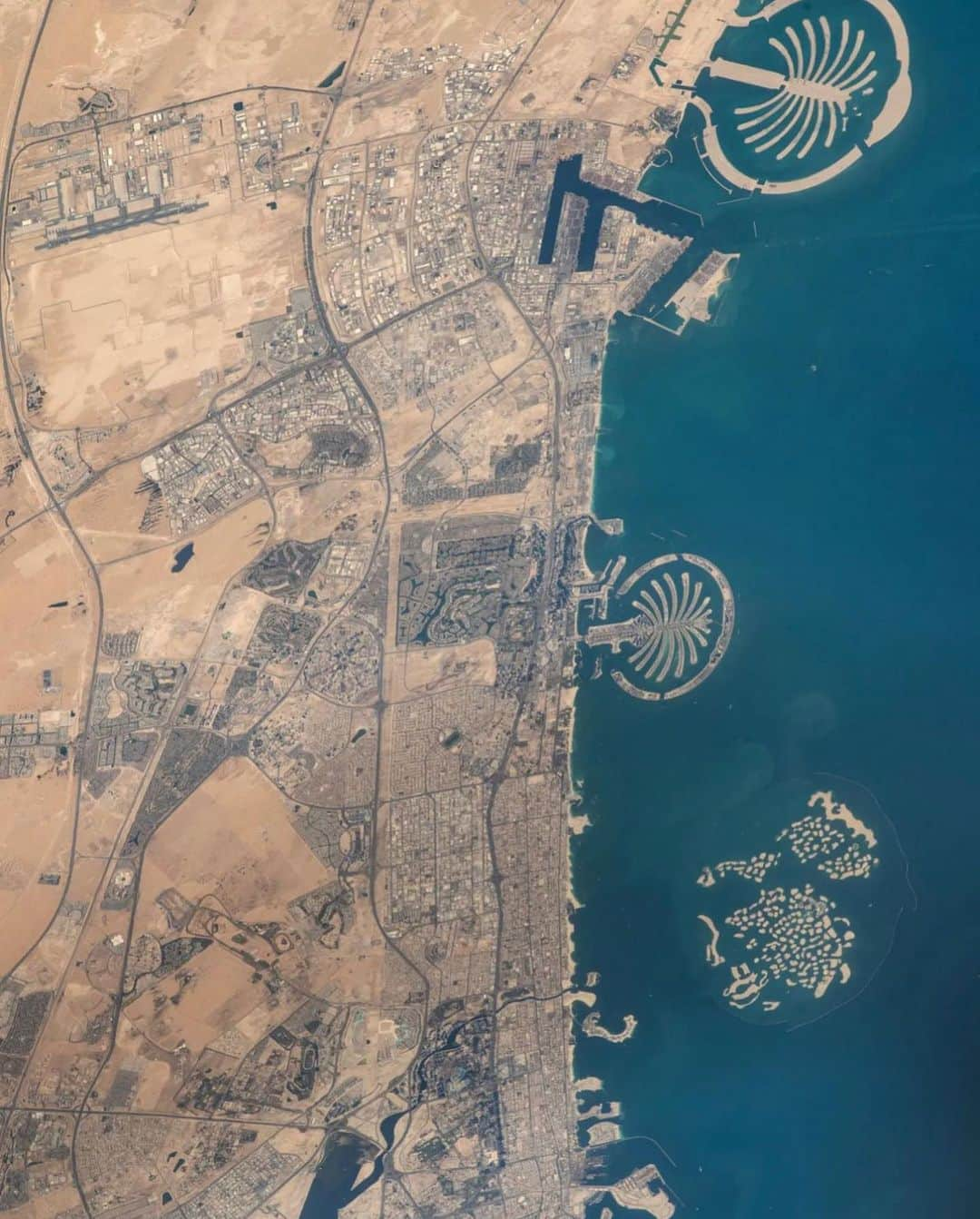 ドバイさんのインスタグラム写真 - (ドバイInstagram)「#Dubai from the Space #دبي من الفضاء」6月30日 20時42分 - dubai