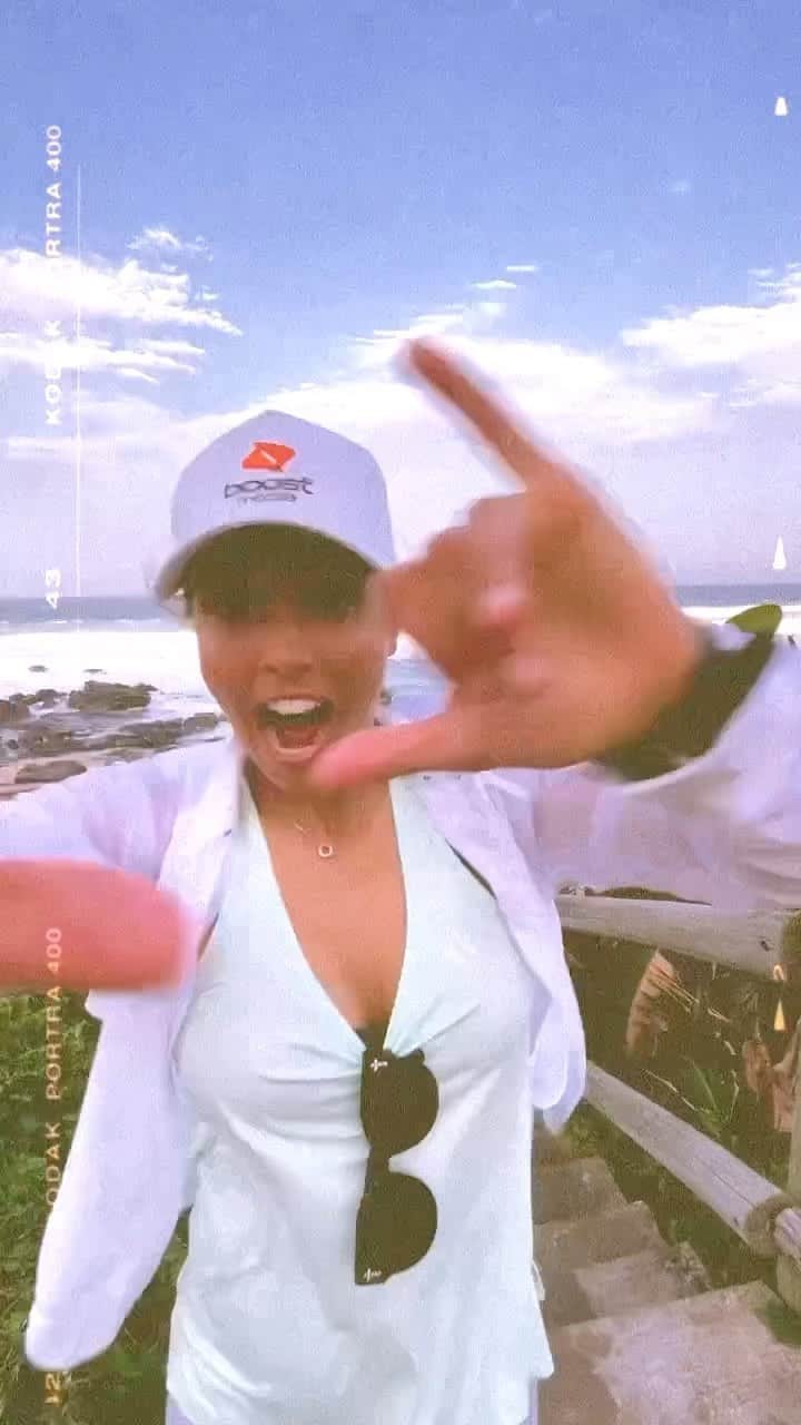 サリー・フィッツギボンズのインスタグラム：「Here in beautiful Ballito 🙌🏼 Excited to put the jersey on at the #BallitoPro 🇿🇦👊🏼」