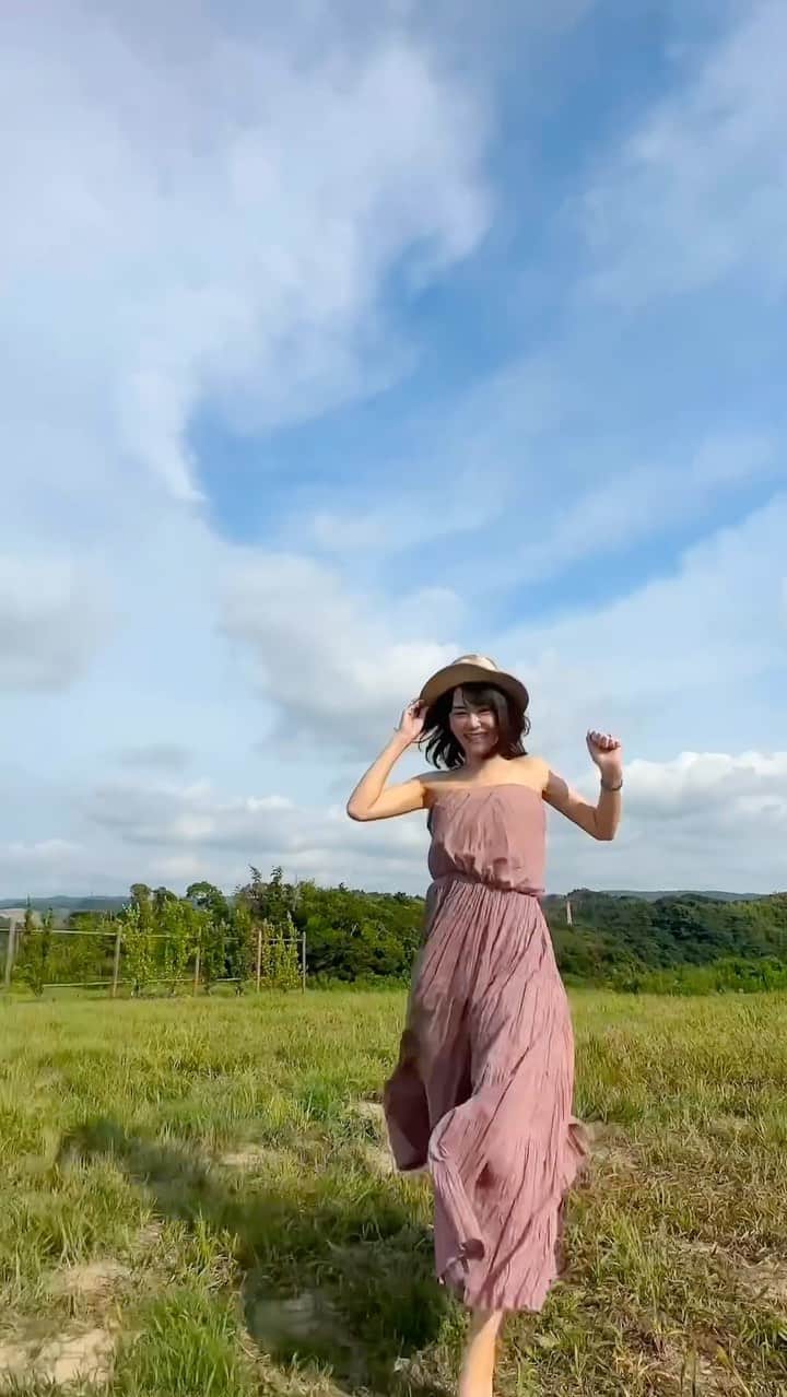 勝木友香のインスタグラム：「オトナ女子が全力で はしゃげるグランピング♪ 昨日に続いて第二弾？！  グランルーク富津@glamprook.futtsu  ドームテントのジャグジーや お庭も素敵！ 広いお庭は、大自然を満喫できちゃいます🌲 そりゃ、おばさんも走るわー🏃‍♀️💨  リールは秒数が少ない方がたくさん再生してもらえるとわかりつつも、 ドームテントのすべてを見て欲しくて長編になってしまった…💦  さぁ、お着替えしたから 明日はラウンジ編🍷 明後日はレストラン編🍽 あと２日、はしゃぐ勝木にお付き合いください　笑  #glamprook_futtsu  #グランピング  #グランルーク  #グランルーク富津　 #旅行　#リゾート  #千葉　#千葉グランピング　#glamprook  #⛺️ #アウトドア女子　#キャンプ女子　#旅スタグラム　#女子旅　#PR #ジャグジー」