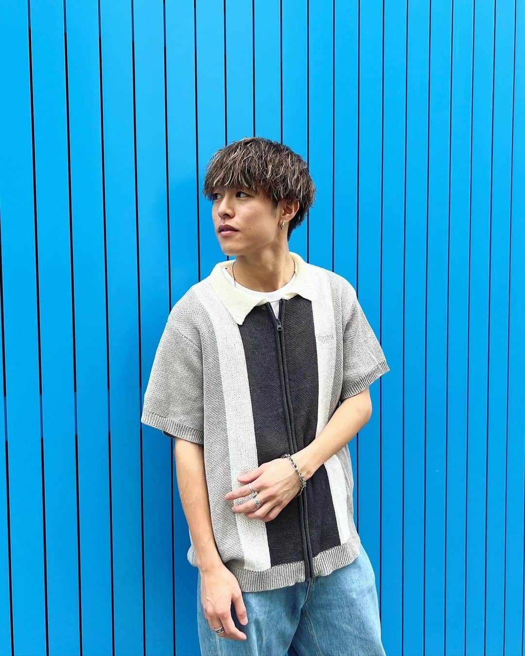 かっくんのインスタグラム：「1番好きな色はやっぱり青色😎」