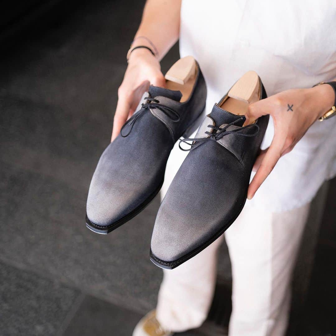 のインスタグラム：「[For Suede Leather Lovers]  Model : Arca Material : Suede Leather Color : Flint Patina  Available in special order www.corthay.com #corthay」