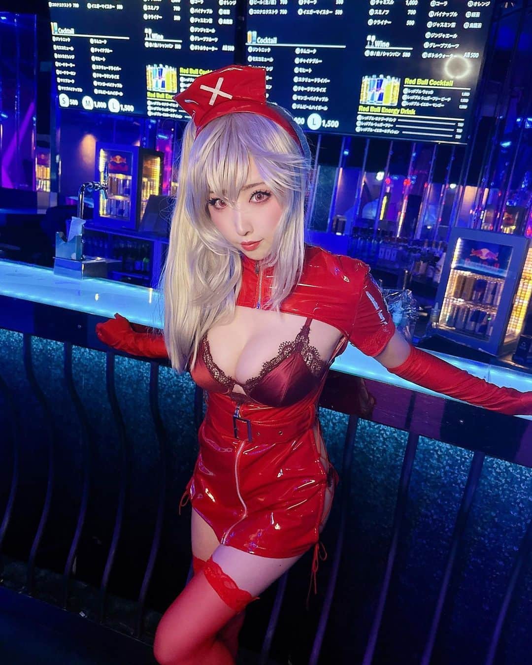 桃色れくさんのインスタグラム写真 - (桃色れくInstagram)「たまにはクラブも行っちゃう？🍻 ⁡ ⁡ * * * * * 🍑ももれくフレンズ予定🍑 ⁡ 7/02　ボドゲ会 8/11　コスホリック36 8/13　コミケ102 ※サークル参加！ 8/20　屋形船で打上げ 8/27　東京バンビーナ撮影会 ⁡ 🍑毎日更新中ファンクラブサイト「Fantia」🍑 Instagramに載せられないのが載ってます♡ https://fantia.jp/fanclubs/17179 ⁡ 🍑＼To my overseas fans／🍑 ▶️https://www.patreon.com/momoreku ⁡ 🍑毎日更新中ファンクラブサイト「Fantia」🍑 Instagramに載せられないのが載ってます♡ https://fantia.jp/fanclubs/17179 ⁡ * * * * * #ボンテージ #ブロンドヘアー #ランジェリー  #エナメル #ナース #ナースコスプレ #グローブ  #nurse #nursecosplay #freelancemodel  #lookgoodfeelgood」6月30日 21時00分 - momoreku