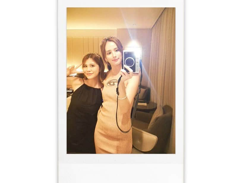 くるみさんのインスタグラム写真 - (くるみInstagram)「29歳になりました🫡 今年も大好きなていちゃんと👭💖今年は韓国でお祝いしてくれた🤭毎年毎年何も言わなくても当たり前のように誕生日お休みとってくれて本当にありがとう💜 もう一緒に過ごす誕生日が何年目かお互いさっぱりわかりません🤷‍♀️ たくさんメッセージやDMもありがとうございます😊 今年はゴールデンバースデーなのでゴールデンな一年にしようと思います🔥💛  そして明日明後日は東京でPOP UPです😇 みんなに会えるの楽しみにしてます💞 東京天気悪いのかな？気をつけてきてね😭  それでは29歳もよろしくお願いします✌️」6月30日 21時00分 - kurumikahn