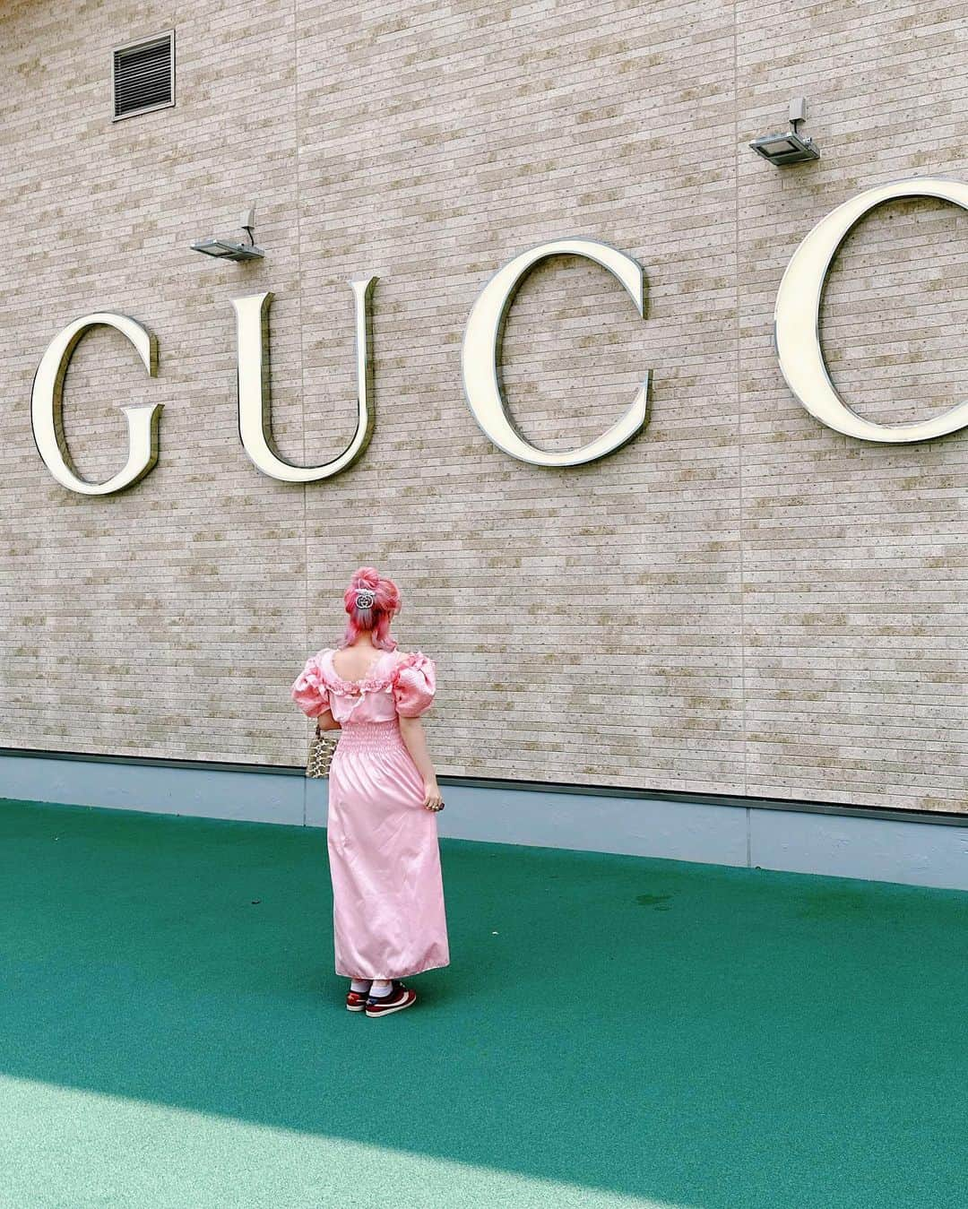 Etsuna otsukAさんのインスタグラム写真 - (Etsuna otsukAInstagram)「@gucci グッチ元デザイナーAlessandro 最後の作品🫶🏻昔からたくさん買ってよかった、もう可愛いアイテムはなかなか見つけないです🥲 Gucci前设计师Alessandro 最后的设计们🥺越来越少了！好看的都卖完了😭 #gucci」6月30日 20時54分 - etsunaotsuka