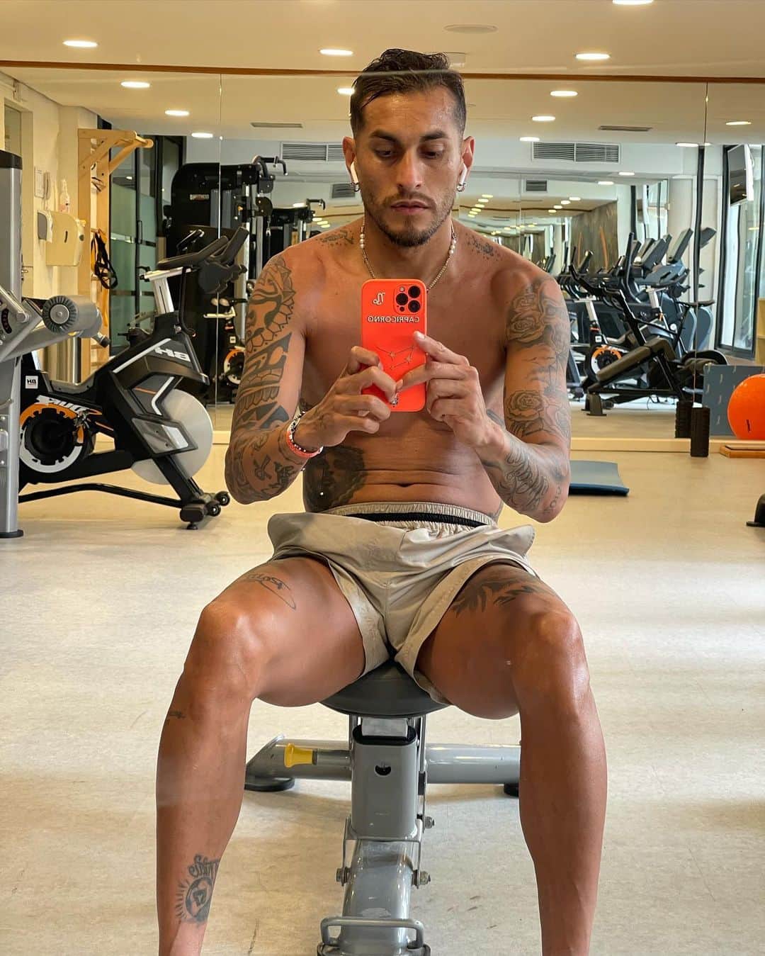 ロベルト・ペレイラのインスタグラム：「Esto va enserio 👊🏾 ⏳🔋⏳🧠」