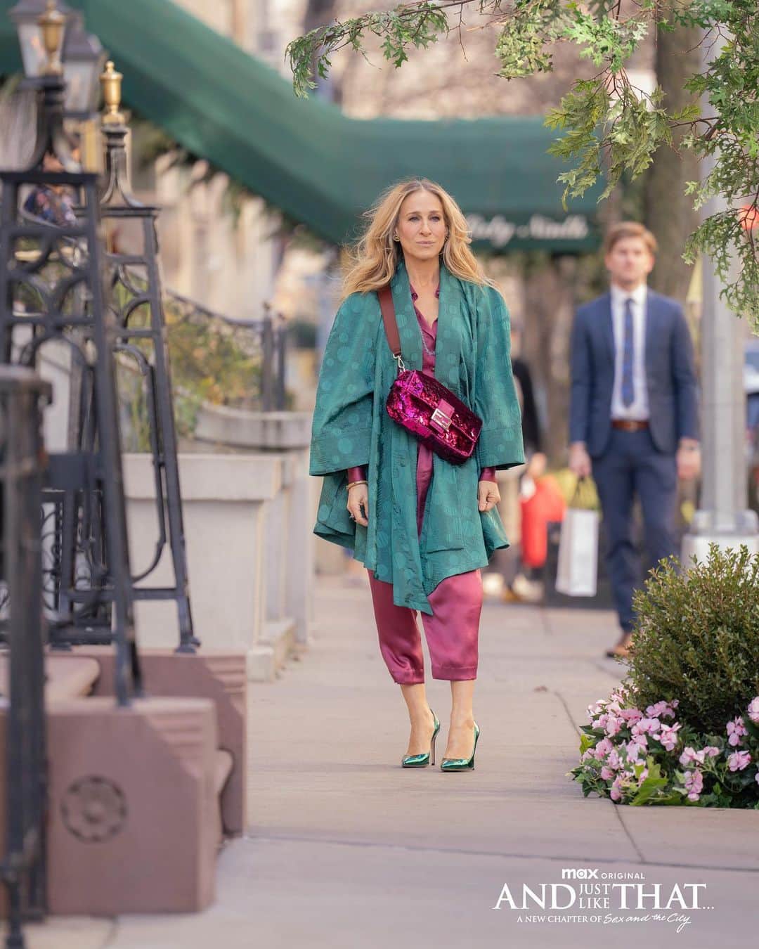 Fendiのインスタグラム：「@sarahjessicaparker wore an iconic sequined #FendiBaguette in the new season of @justlikethatmax.」