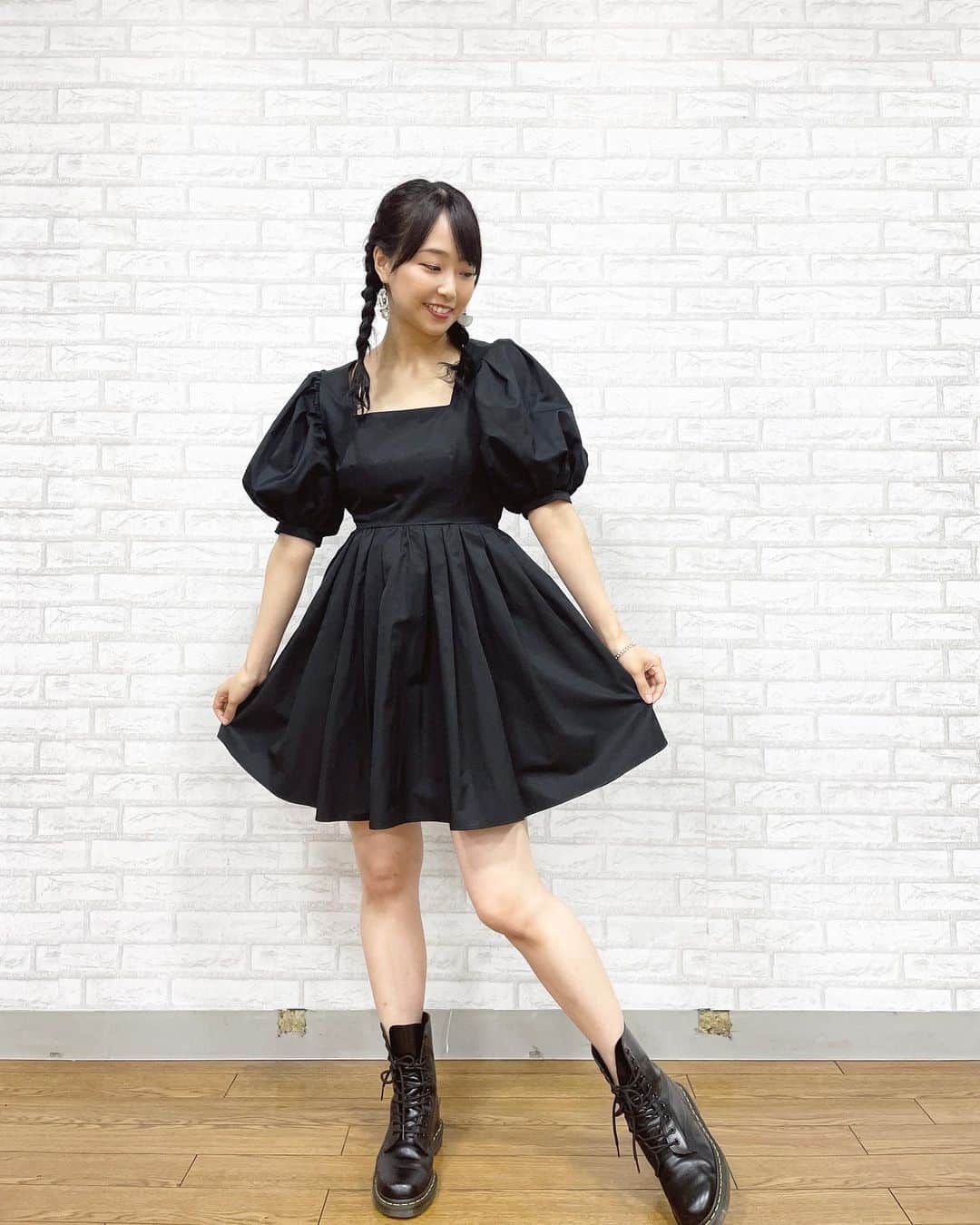加藤夕夏さんのインスタグラム写真 - (加藤夕夏Instagram)「🖤🖤🖤  写真集お渡し会 足元の悪い中来てくださった皆様 ありがとうございました☔️🖤✨  #加藤夕夏1st写真集　#心に秘めたもの #写真集 #加藤夕夏 #NMB48 #アイドル　#グラビア #うかしふく #背中♡ #ヘアアレンジ　#三つ編みヘア」6月30日 21時08分 - uuka_nmb