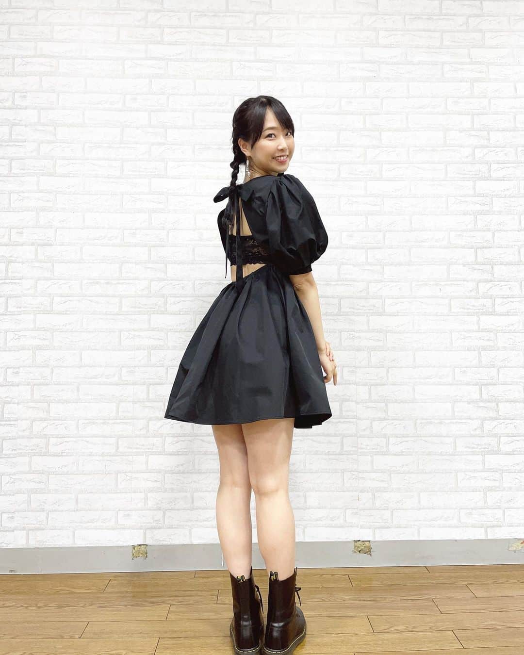 加藤夕夏さんのインスタグラム写真 - (加藤夕夏Instagram)「🖤🖤🖤  写真集お渡し会 足元の悪い中来てくださった皆様 ありがとうございました☔️🖤✨  #加藤夕夏1st写真集　#心に秘めたもの #写真集 #加藤夕夏 #NMB48 #アイドル　#グラビア #うかしふく #背中♡ #ヘアアレンジ　#三つ編みヘア」6月30日 21時08分 - uuka_nmb