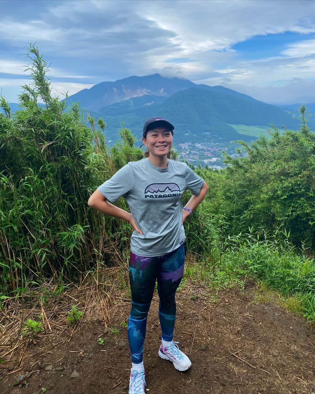 髙津奈々さんのインスタグラム写真 - (髙津奈々Instagram)「⛰🚶‍♀️☁️  今日は登山トレーニング6AM🌞  このあと濃霧と雨で頂上までは行かずにハイキングになっちゃったけど  鳥のサウンドに空気も気持ちくて  山もやっぱりいいね〜  10回くらいは登った思い出の山⛰  #フィンスイミング #日本代表 #オフトレ #自然好き #足トレ #トレーニング女子 #アクティブガール  #トレッキング女子 #アスリート女子」6月30日 21時01分 - nanatakatsu