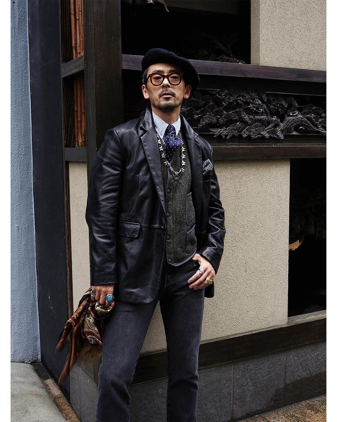 JOURNAL STANDARDさんのインスタグラム写真 - (JOURNAL STANDARDInstagram)「俳優・滝藤賢一が表現する Levi’s®の501®。 ---- ⁡ ⁡ 今年で生誕150周年を迎えたLevi’s®の名作「501®」。 ⁡ ジーンズの原点であるこのモデルを、 「JOURNAL STANDARD」「ÉDIFICE」「JOURNAL STANDARD relume」「417 EDIFICE」の 4ブランドが別注。 ⁡ 象徴的なストレートシルエットはそのままに、ディテールや加工、 サイズ感に手を加え、“いま穿きたい”アイテムへとアップデートしました。 ⁡ そんな別注アイテムと共に、表現力の幅を披露してくれたのは、俳優の滝藤賢一さん。 ⁡ 写真家・鈴木親さん撮り下ろしのビジュアルと共に、彼の芝居にかける想いについて迫りました。 ⁡ ⁡ ⁡ ◇【Levi’s】別注501(R) ORIGINAL DARK INDIGO ¥15,400税込 ⁡ ⁡ ◇【Levi’s】別注501(R) ORIGINAL BLACK ¥15,400税込 ⁡ ⁡ ⁡ ⁡ Starring_Kenichi Takito Photo_Chikashi Suzuki @chikashisuzuki1972 Styling_Toru Yamazaki Hair & Make Up_Haruna Yamamoto Text_Yuichiro Tsuji Edit_Ryotaro Miyazaki ⁡ ⁡ ------------------  #滝藤賢一 ⁡ #2023SS #journalstandard #baycrews #fashion #journalstandardmens #journalstandardladies#ジャーナルスタンダード」6月30日 21時02分 - journalstandard.jp