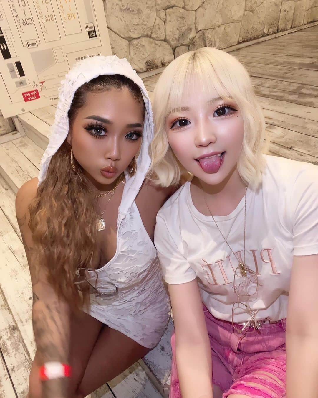 いーたろさんのインスタグラム写真 - (いーたろInstagram)「私がブレイキングダウンでて1番よかったって思う事はバビロンブーの2人に出会えた事🏅  私が1番年上なのに1番頼りなくてすまん🥹🤘  まりかだーーいすき❤️ #いーたろ#バビロンブー#まりか」6月30日 21時03分 - itaro0000