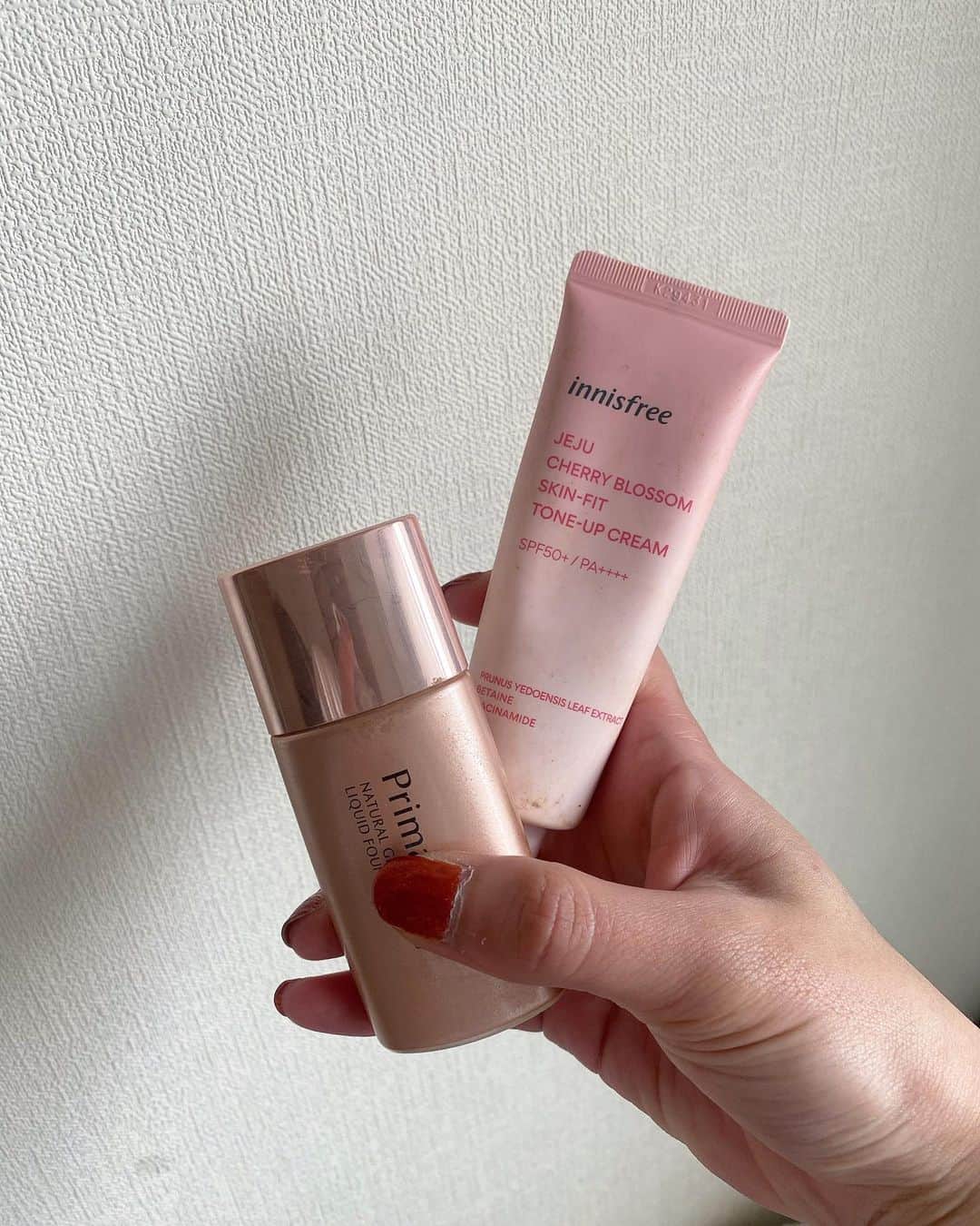 のインスタグラム：「.  最近のベースメイクアイテム💄 ⁡ ⁡ @innisfreejapan の下地はずーっと愛用してます☺︎ ⁡ @primavista_official_jp のファンデは お母さんが使ってて借りた時に 感動して自分でも買っちゃった🫢 ⁡ 崩れにくくておすすめです✌🏻 ⁡ ⁡ ⁡ ⁡ ⁡ ⁡ ⁡ #ベースメイク #ベースメイクアイテム #コスメ紹介 #購入品紹介 #inisfree #イニスフリー #primavista #プリマヴィスタ #化粧下地」