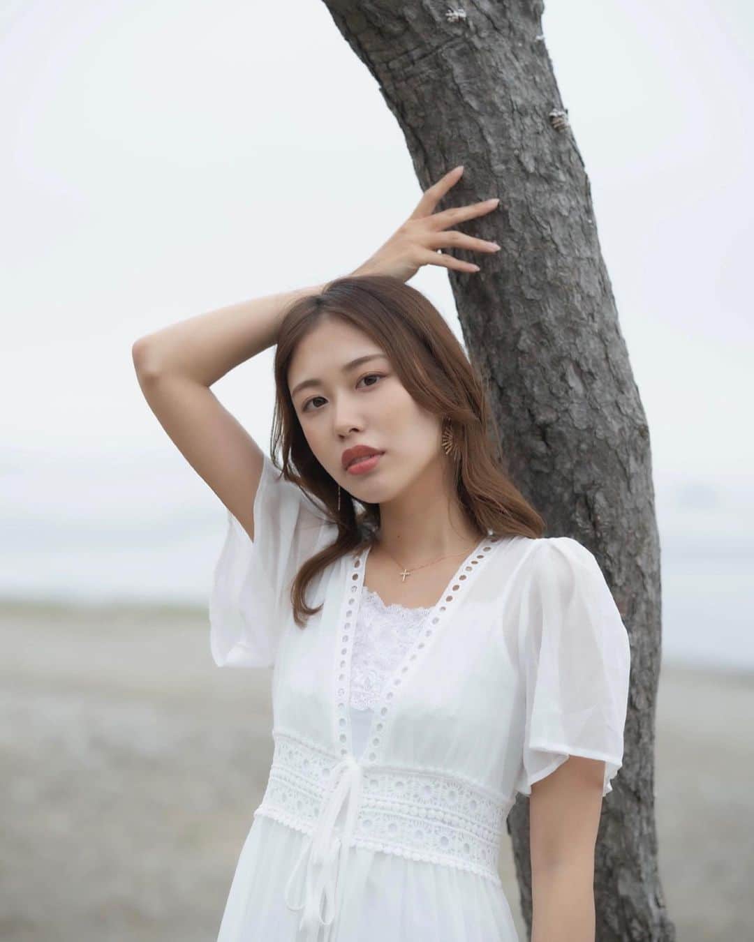 澤井玲未のインスタグラム：「流木🪵🤍 .  📸: @kiyoshi.yamauchi  . #testshoot #photography #model #hairmake #作品撮り #cruvamanagement」