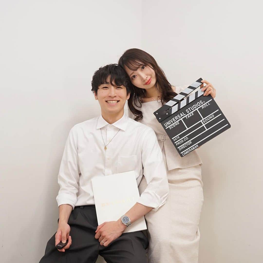 KANAKAのインスタグラム：「入籍日の思い出🕊  しっかりセルフ写真館行ってきた📸  #結婚 #入籍 #入籍報告 #入籍フォト #入籍日 #セルフ写真館 #婚姻届 #ティアラ #wedding #herlipto #セルフフォト #セルフフォトスタジオ」