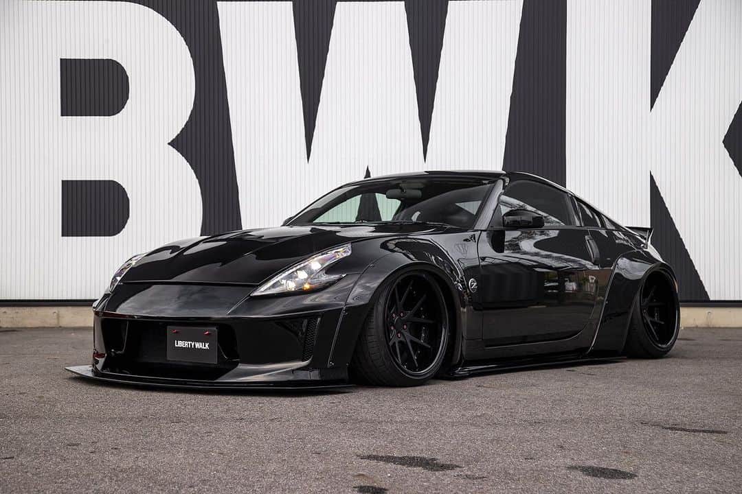 のインスタグラム：「NEW LB⚡︎STOCK CAR @NISSAN #nissanfairladyz 33 #forsale  #libertywalk #lbworks #widebody  #forsale  #fairlady #fairladyz33  #stance #stancenation  #black #hotwheels #minigr #happy」
