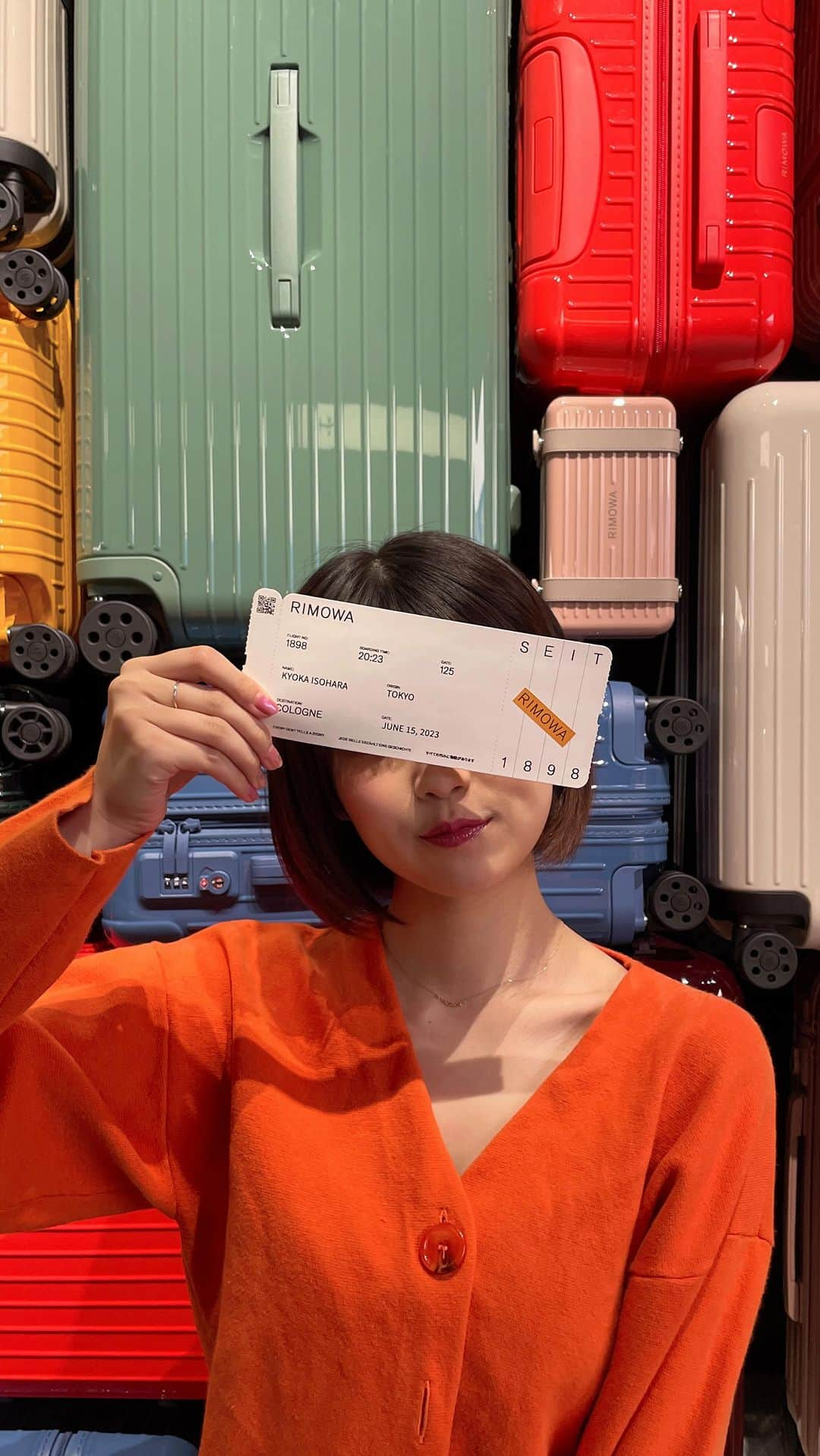 磯原杏華のインスタグラム：「思い出記録 ✈︎  #rimowa #rimowaseit1898 #rimowa125」